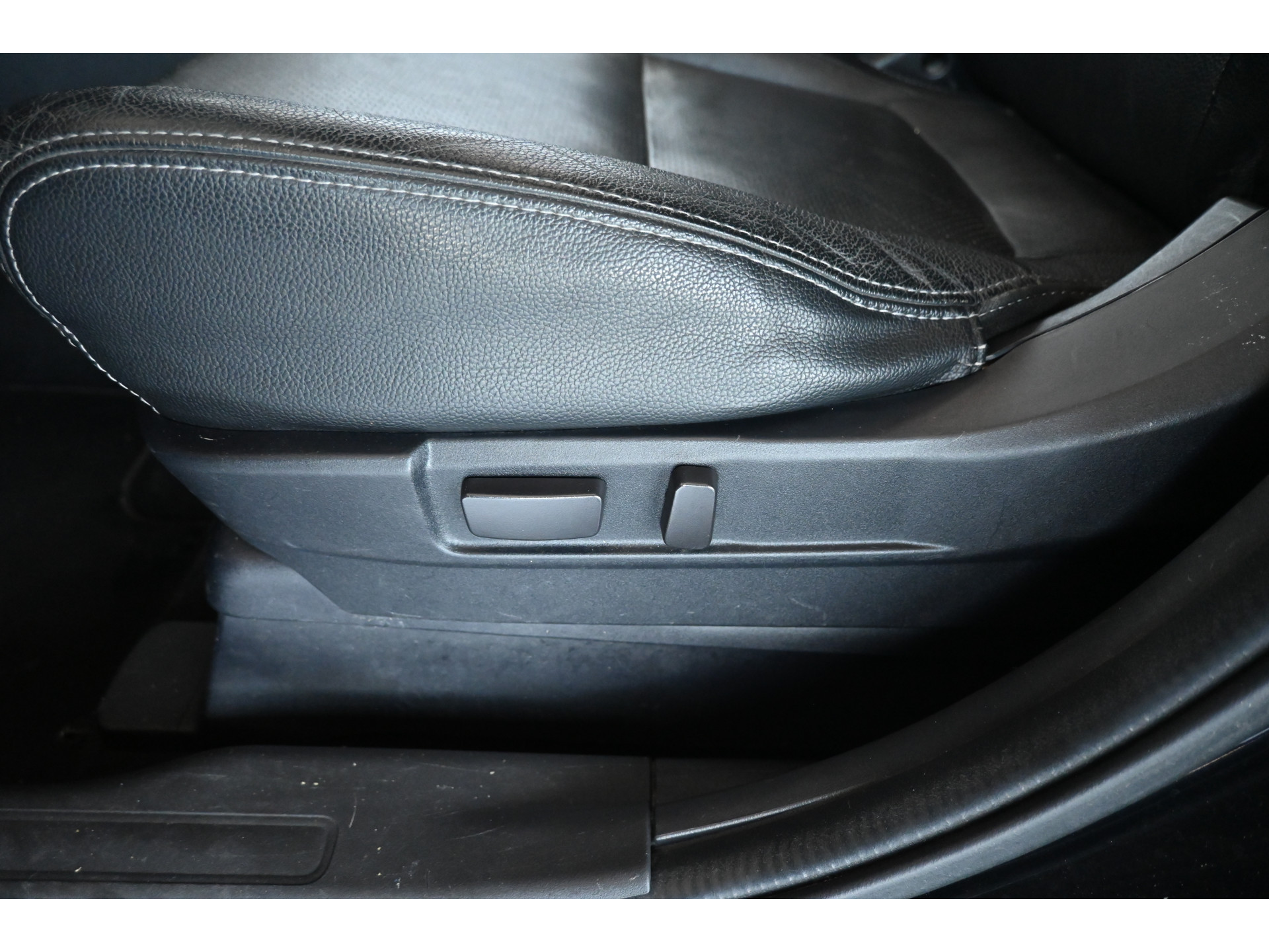 Mitsubishi Outlander 2.0 PHEV Automaat Limited Edition X-Line Navigatie Leder Trekhaak Schuifdak Rijklaarprijs! Inruil Mogelijk!