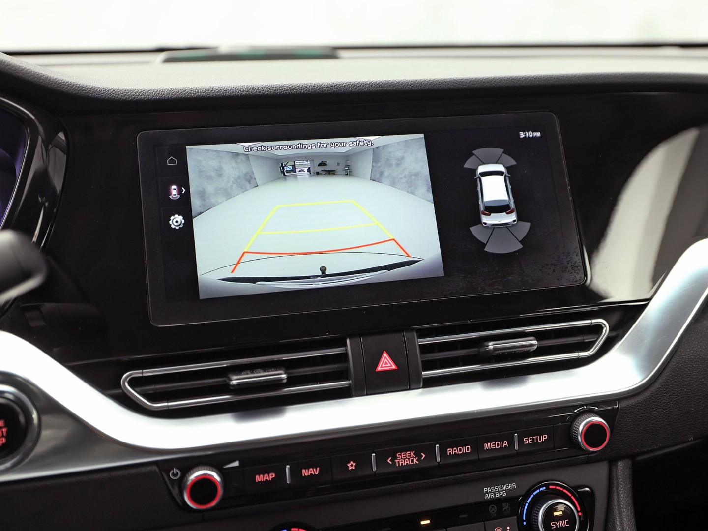 Kia Niro 1.6 GDi PHEV DynamicPlusLine Automaat (APPLE CARPLAY, GROOT NAVI, STUUR/STOELVERWARMING, CAMERA, TREKHAAK, SPORTSTOELEN, GETINT GLAS, ADAPTIVE CRUISE, NIEUWSTAAT)