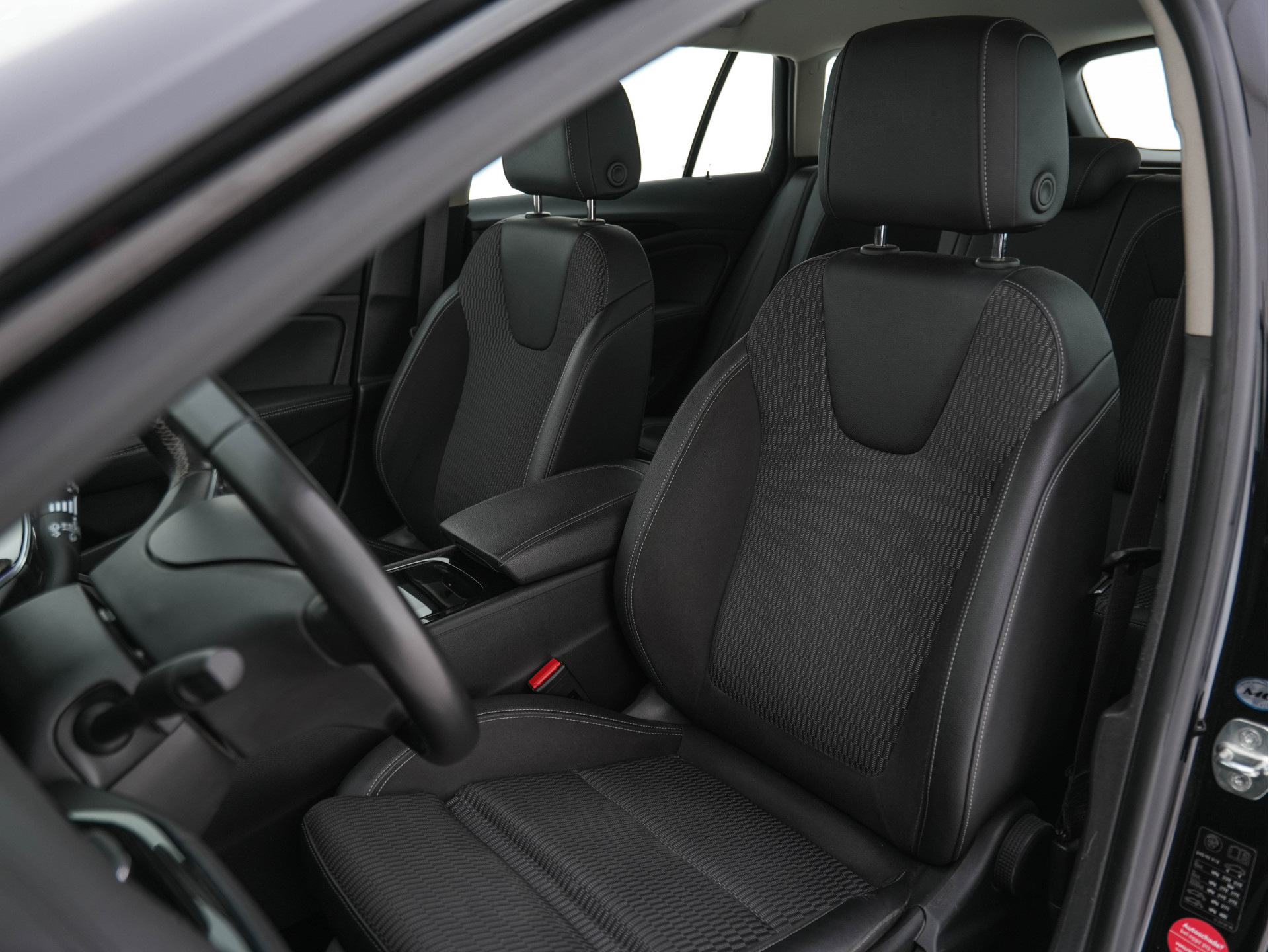 Opel Insignia Sports Tourer 1.5 Turbo Business Executive Aut. *NAVI-FULLMAP | LEATHER-FABRIC | KEYLESS | DAB+ | SPORT-SEATS  | ECC | PDC | CRUISE | TOWBAR | CARPLAY | 18''ALU*