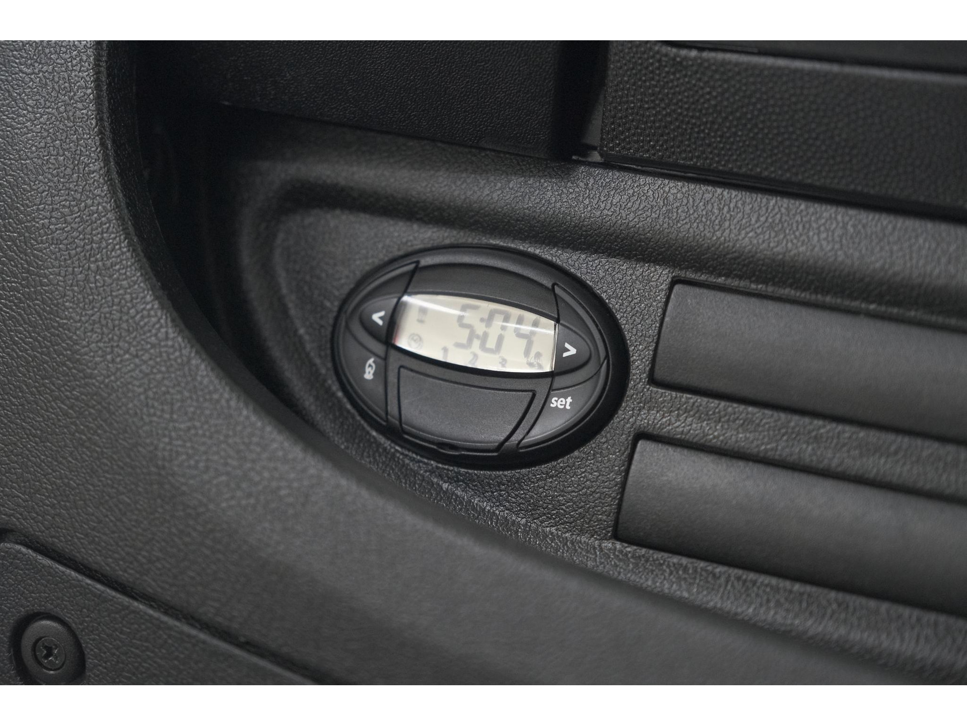 Peugeot Boxer 330 2.2 BlueHDi 140 L2H2 Premium | Navigatie | Houtenvloer In Laadruimte | Airco