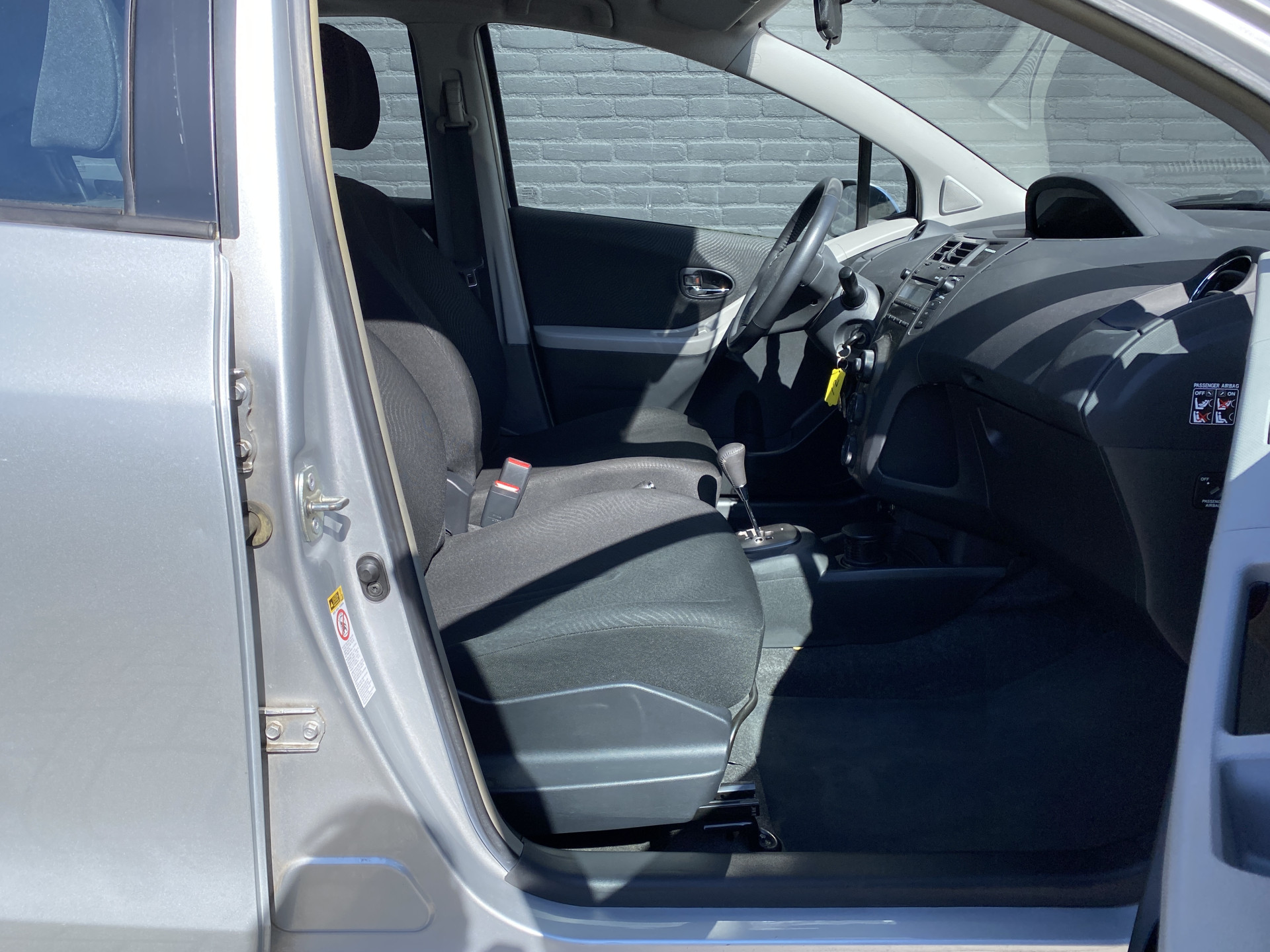 Daihatsu Charade 1.3 City AUT. | dealer onderhouden | airco | trekhaak | parkeersensoren | schuifbank | elektrisch pakket