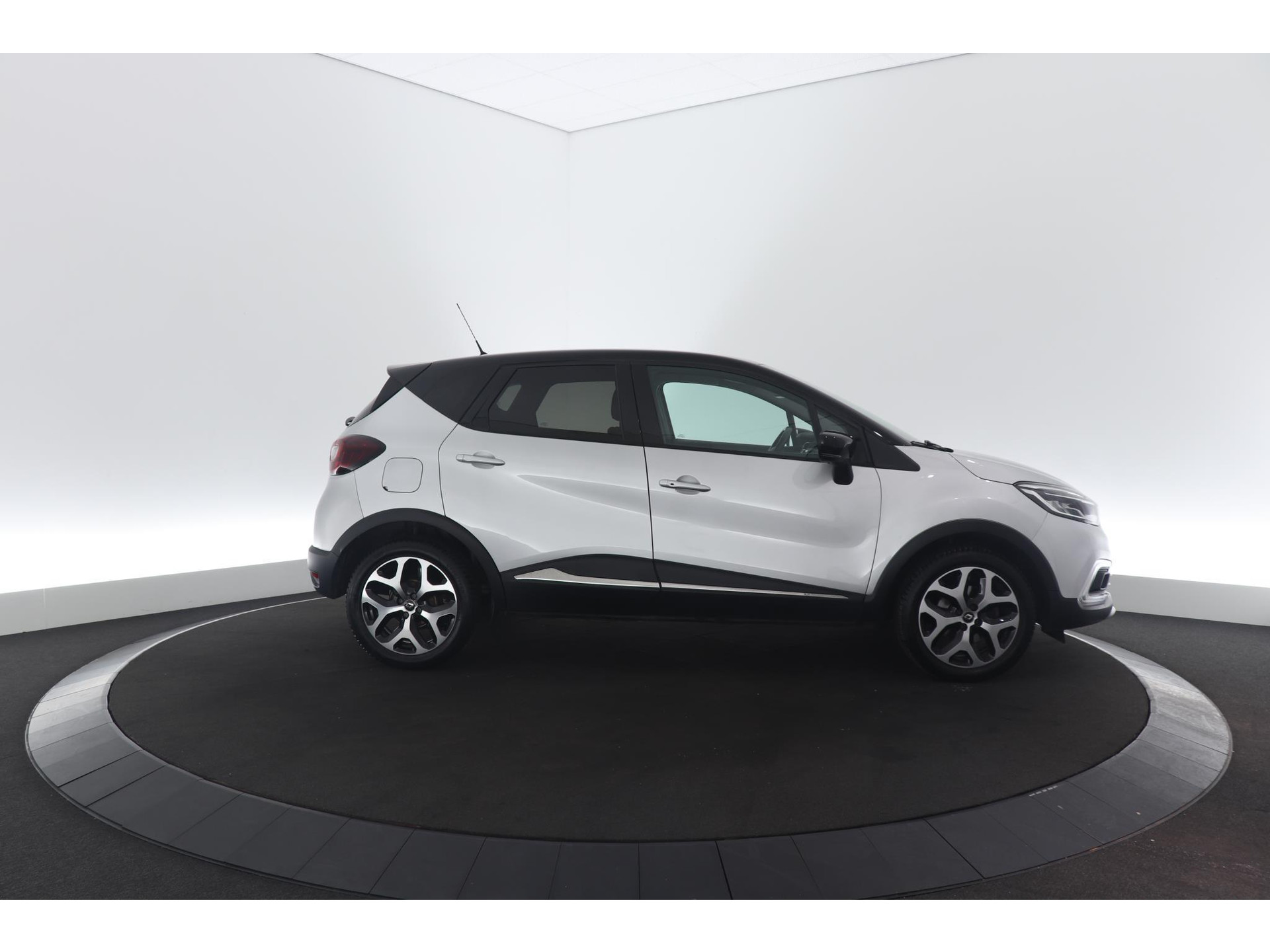 Renault Captur 1.3 TCe Intens | Trekhaak afneembaar | Navigatie | Parkeersensoren