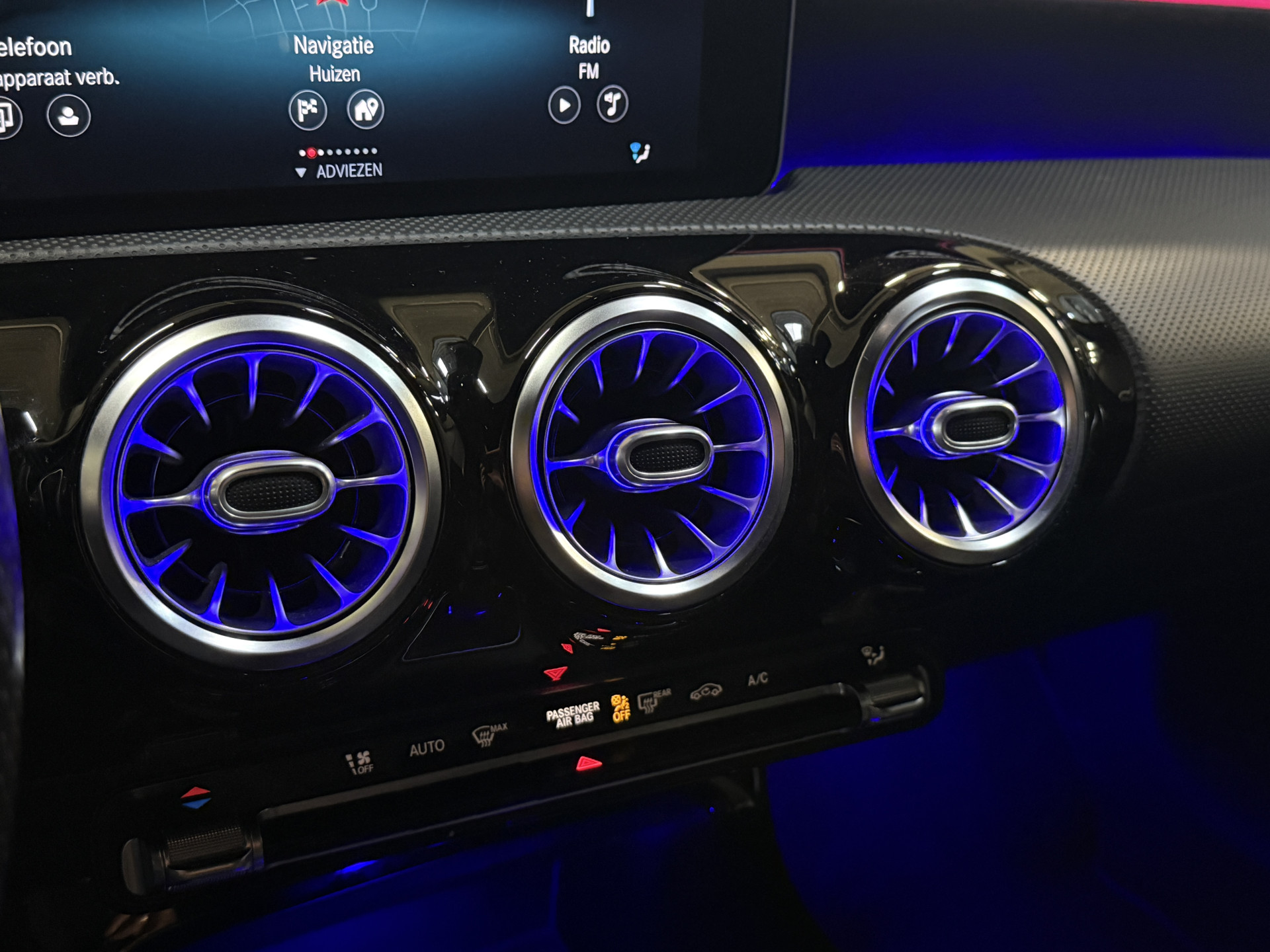 Mercedes-Benz A-klasse 220 4MATIC Premium | Panoramadak | Sfeerverlichting | Camera