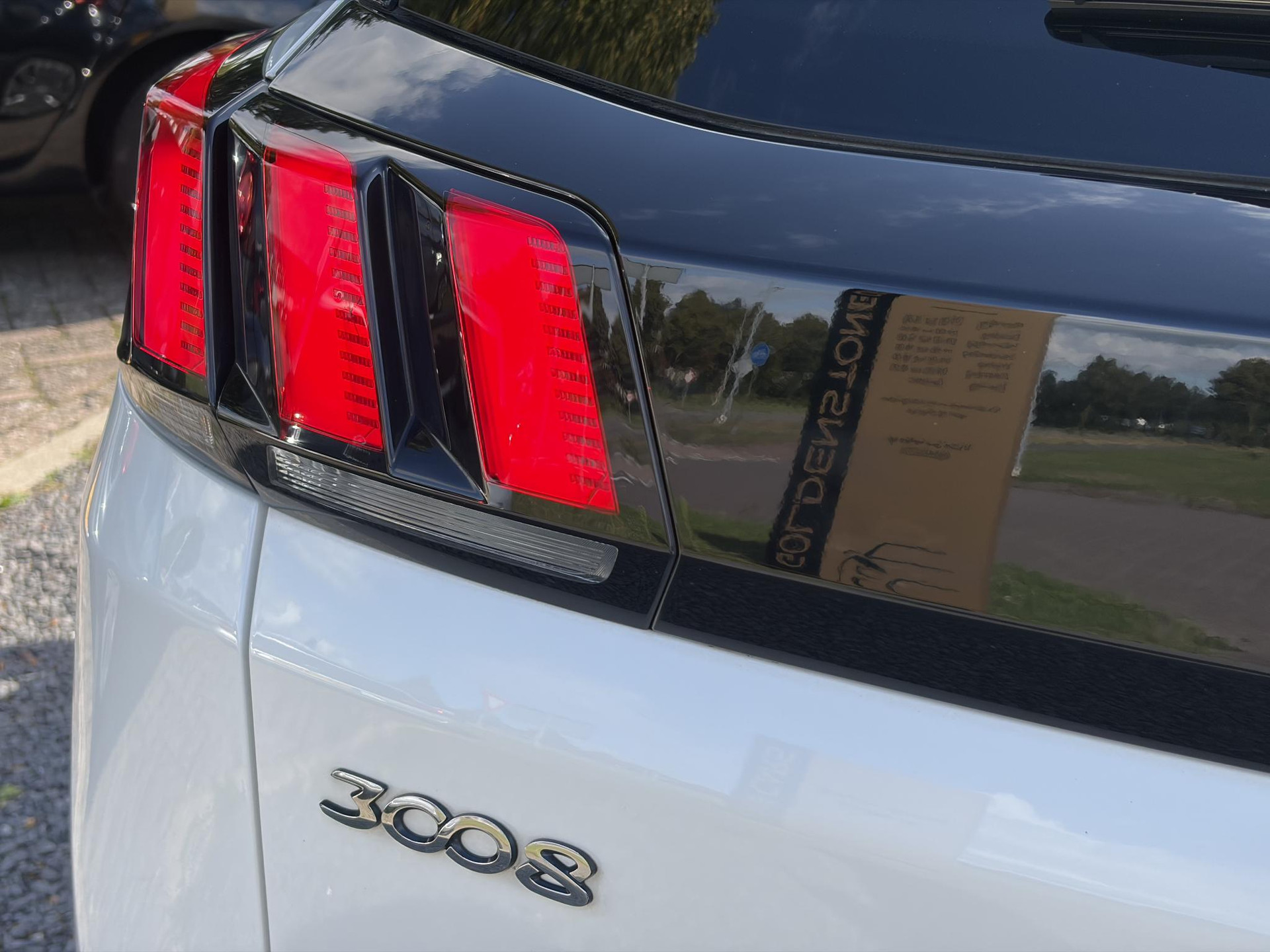 Peugeot 3008 1.2 PureTech Allure ✓1e Eigenaar✓D-riem vv 2024✓360° Camera✓Navi✓Trekhaak✓Carplay✓131pk✓Dealer Onderhouden✓Keyless✓Memory stoelen✓Halfleder✓Pdc V+A✓Stoelverw✓Dodehoeksensor✓17''Lm velgen✓N.A.P✓Apk tot 03-2027