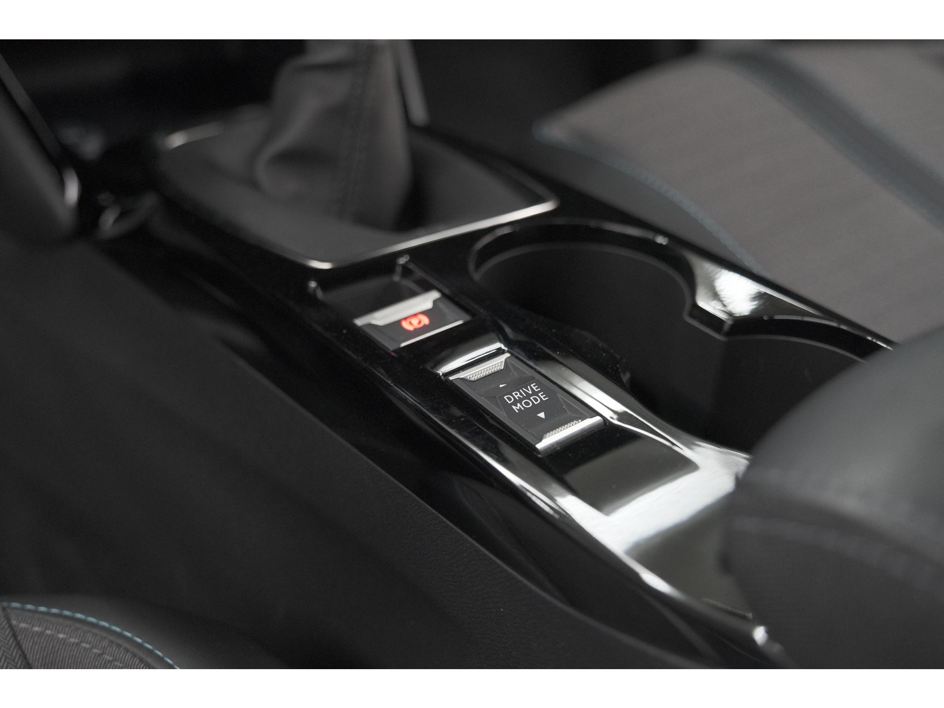 Peugeot 2008 PureTech Allure Pack | Navigatie | Parkeersensoren | Apple Carplay