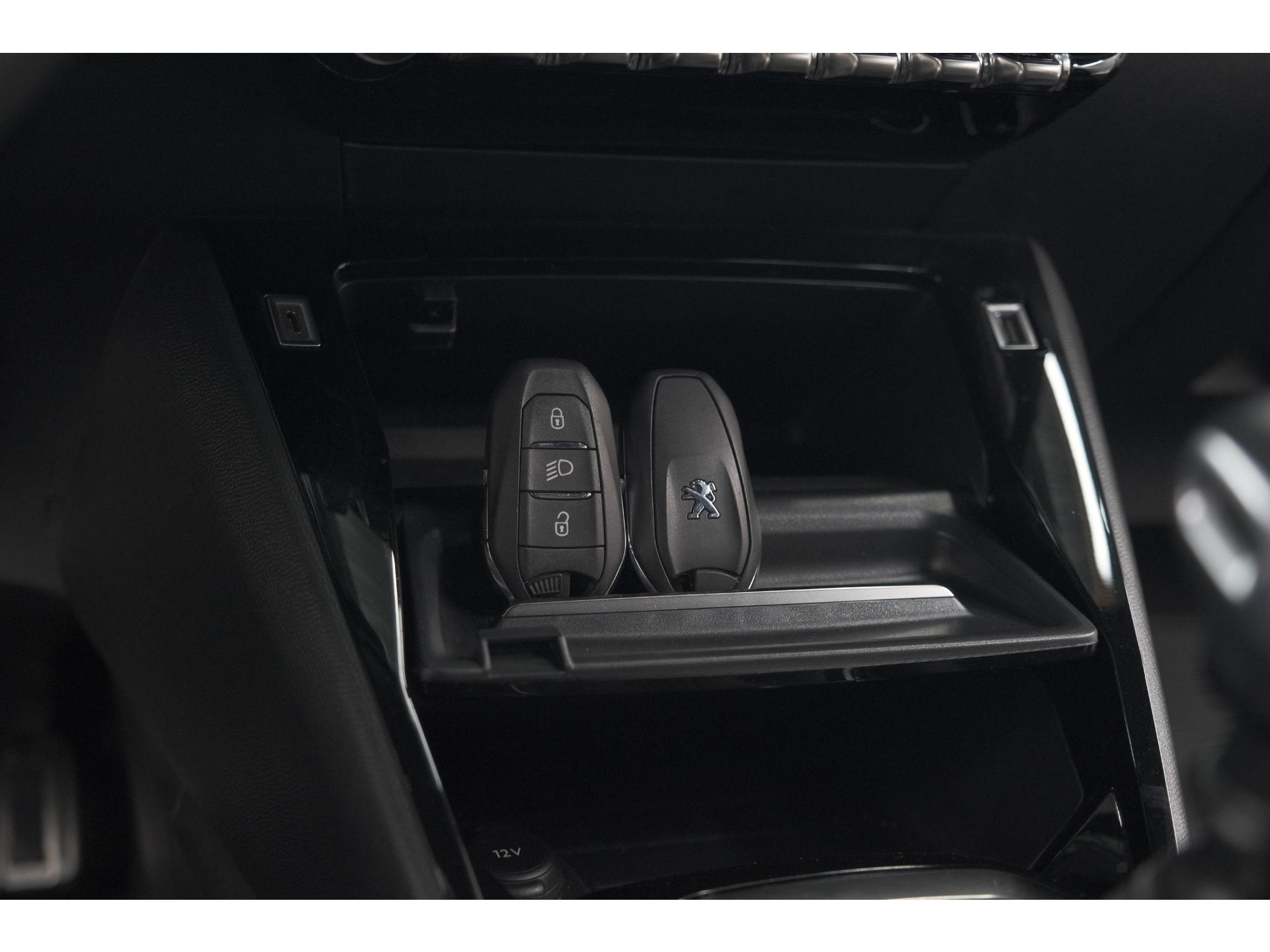 Peugeot 2008 PureTech 130 GT-Line | Trekhaak | Camera | Apple Carplay | Parkeersensoren