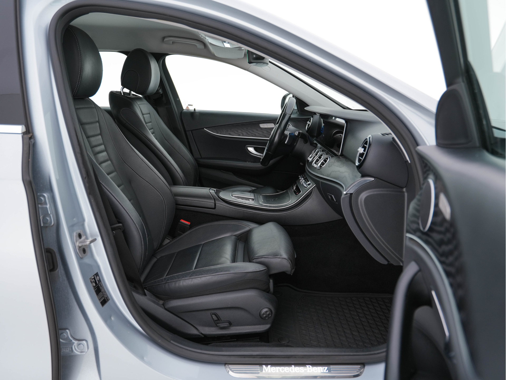 Mercedes-Benz E-klasse Estate 300 de Business Solution Luxury Plug-In (INCL-BTW) Aut. *DIGI-COCKPIT | MULTIBEAM-LED | LUXURY-LEATHER | TOP-VIEW | KEYLESS | DAB | NAVI-FULLMAP | CRUISE | SHIFT-PADDLES | AMBIENT-LIGHT | HEATED-SPORTSEATS | 18"ALU*