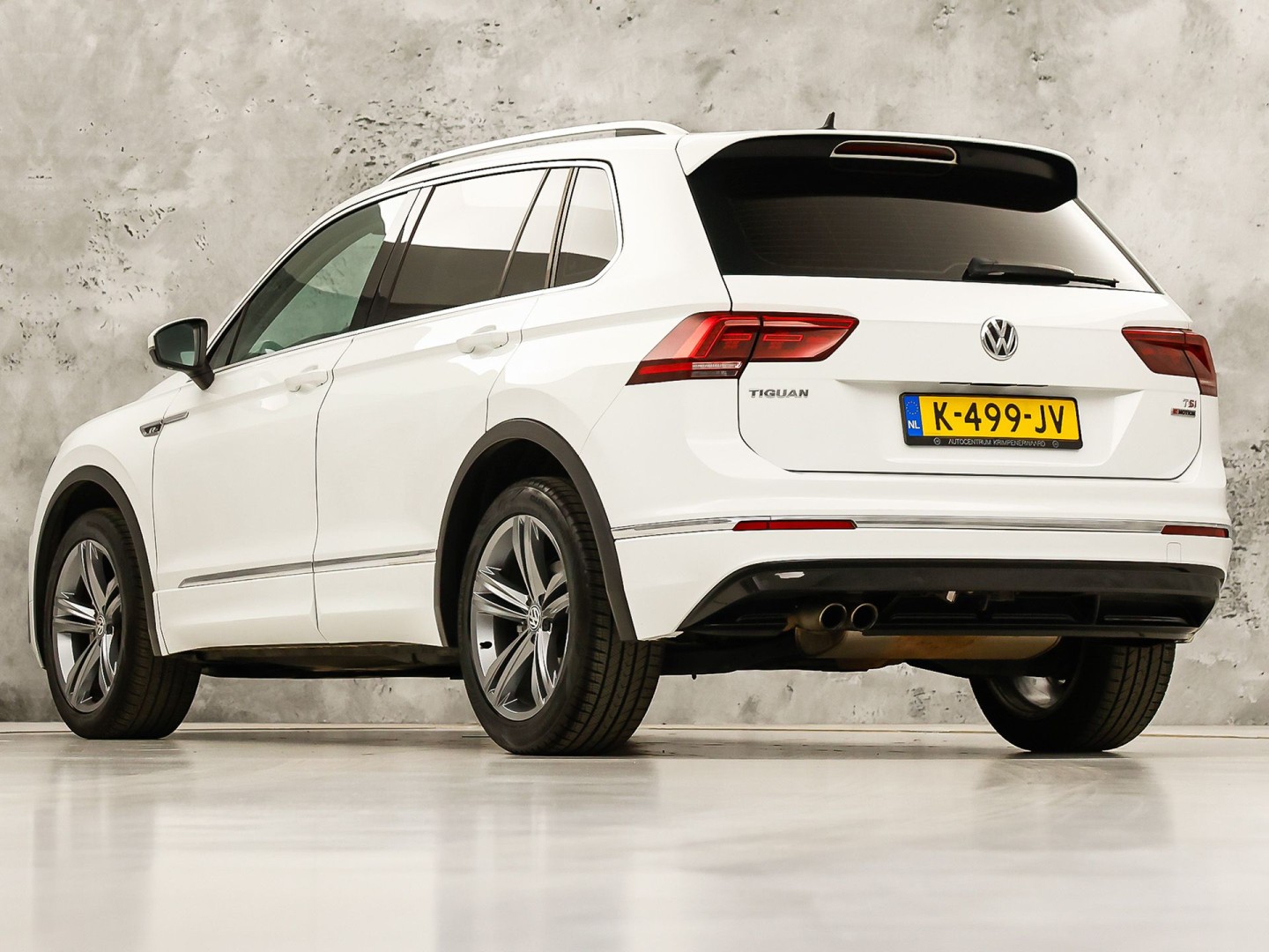 Volkswagen Tiguan 1.4 TSI 4Motion R-Line Sport 150Pk Automaat (VIRTUAL COCKPIT, APPLE CARPLAY, MODE KNOP, GROOT NAVI, ALCANTARA, STOELVERWARMING, SPORTSTOELEN, GETINT GLAS, ADAPTIVE CRUISE, NIEUWSTAAT)