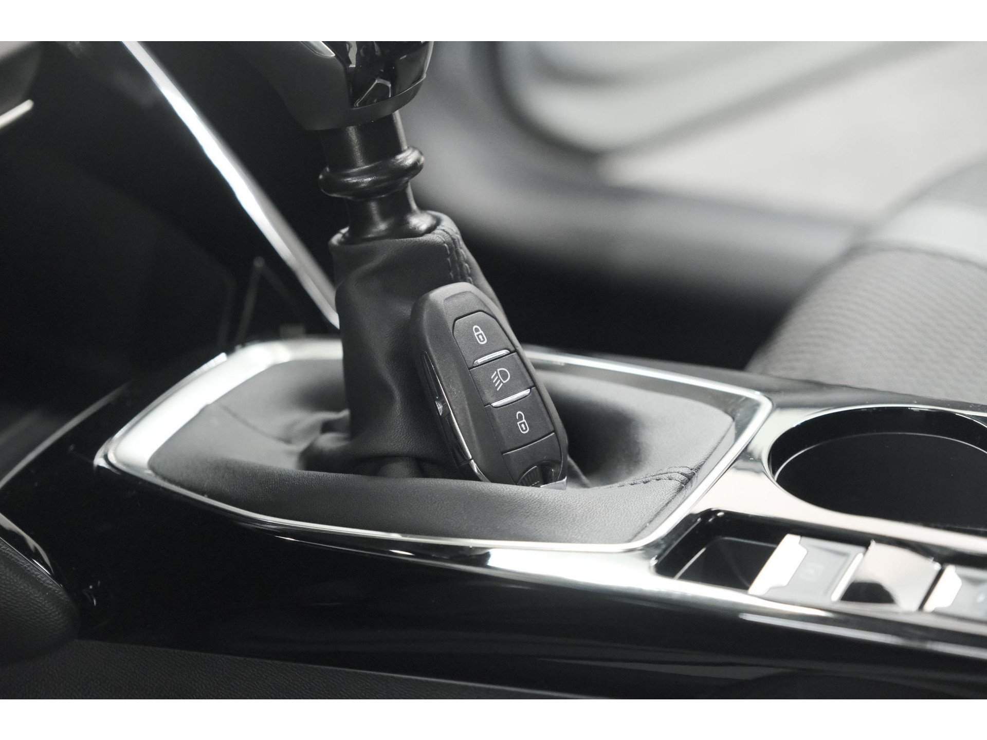 Peugeot 208 PureTech 100 GT | Camera | Navigatie | Apple Carplay | Parkeersensoren