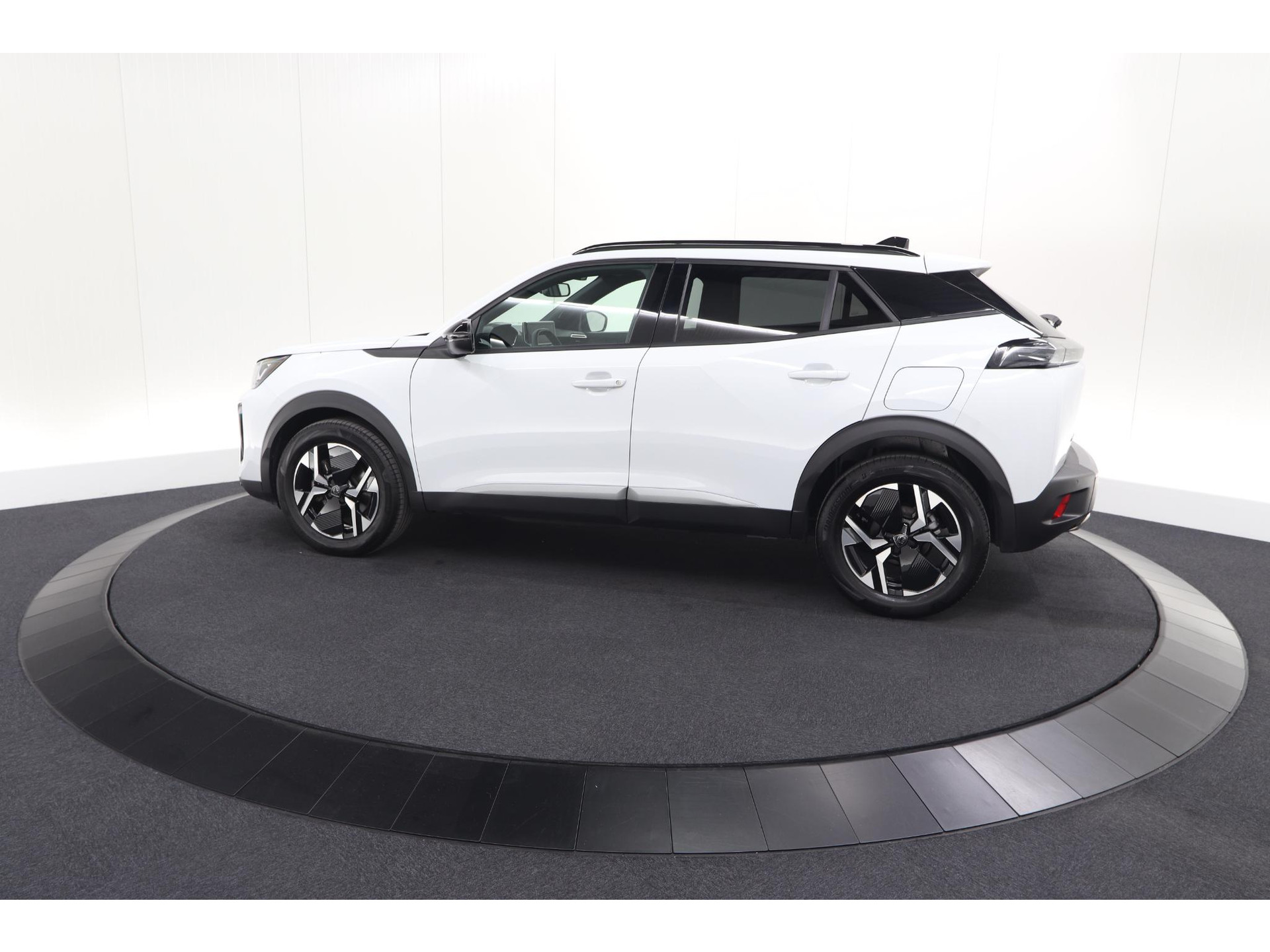 Peugeot 2008 1.2 Hybrid 145 Allure | Apple Carplay | Climate Control | Parkeersensoren Voor + Achter