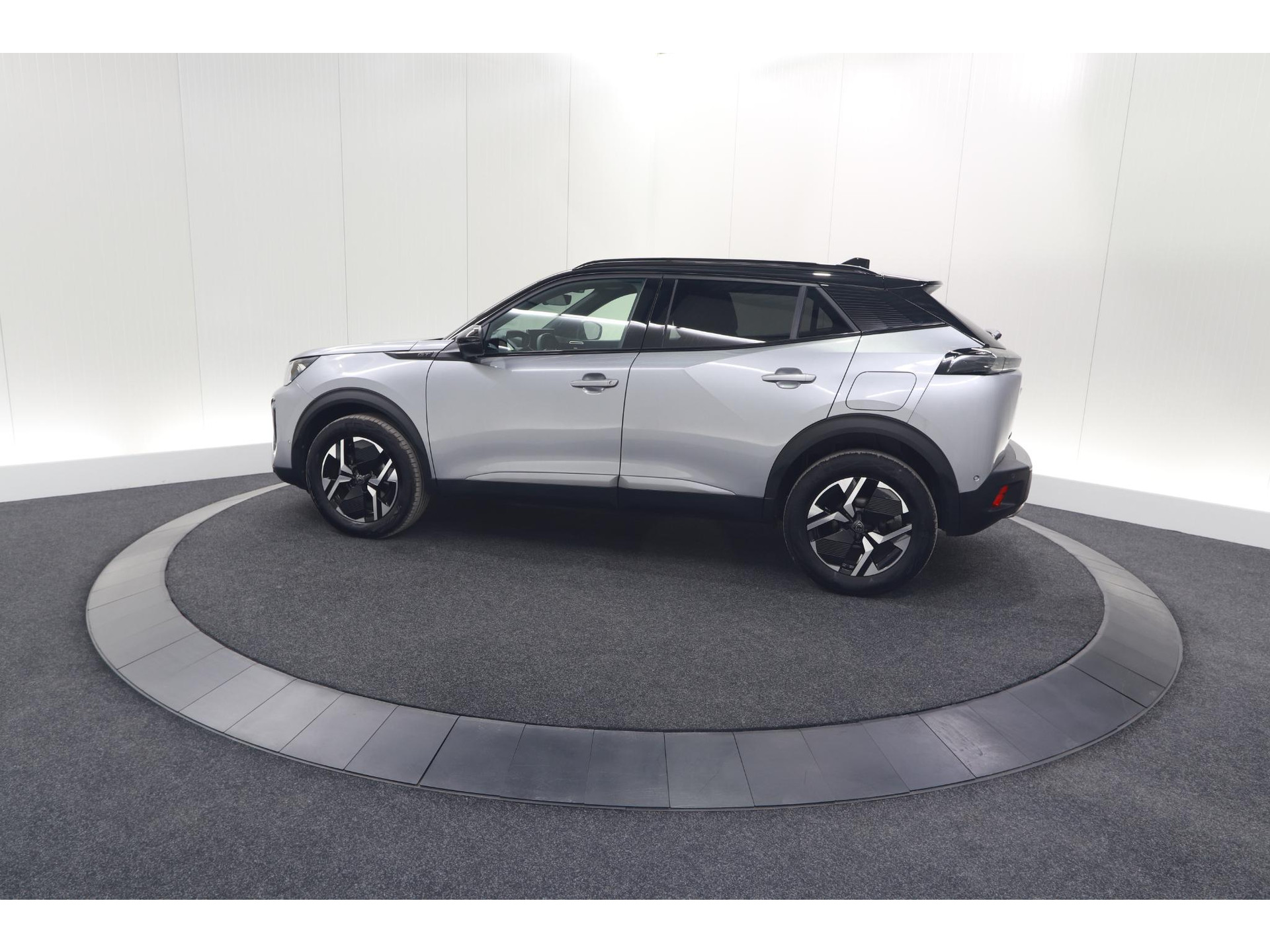Peugeot 2008 PureTech 130 EAT8 GT | 360 Camera | Stoelmassage | Adaptieve Cruise Control | Dodehoekdetectie