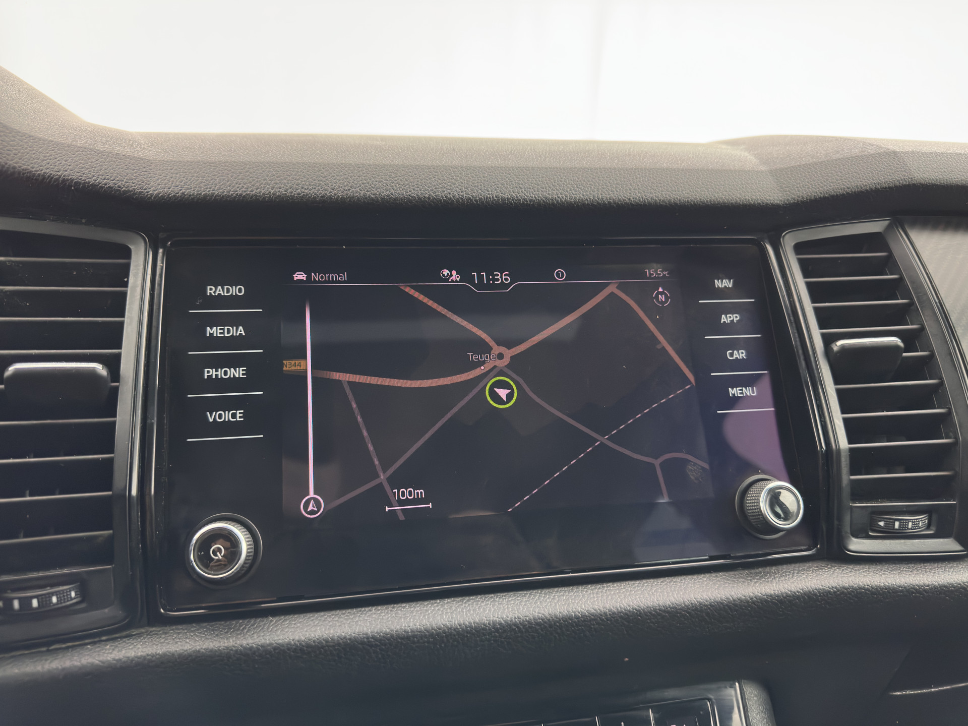 ŠKODA Kodiaq 1.5TSI Sportline (INCL-BTW) Aut. *PANO | 20" ALU | TOW BAR | LEATHER-MICROFIBRE | FULL-LED | MEMORY-PACK | SPORTSEATS | SHIFT-PADDLES | ADAPTIVE-CRUISE | DIGI-COCKPIT | NAVI-FULLMAP | CANTON-AUDIO | DAB | AMB