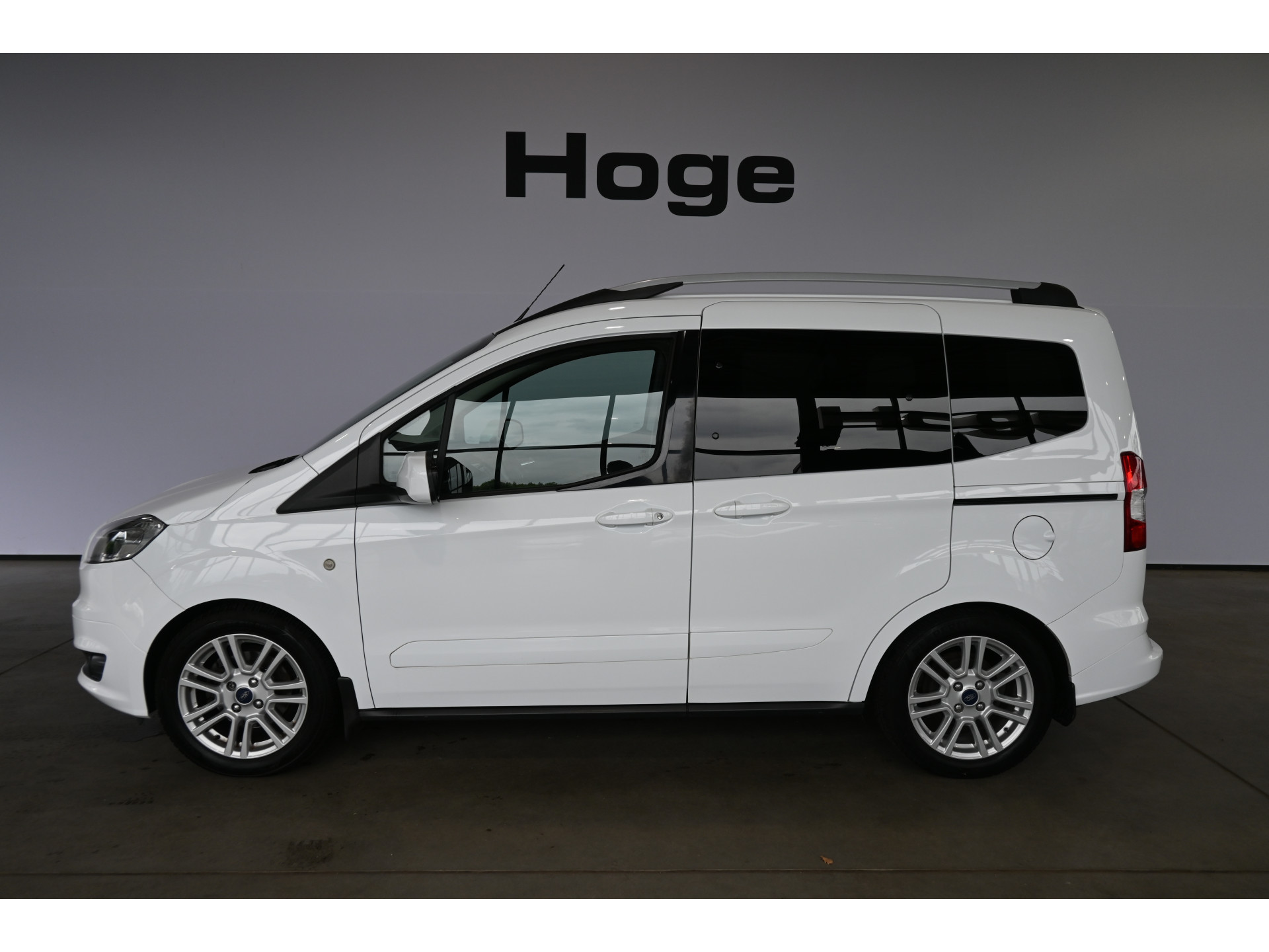 Ford Tourneo Courier 1.0 Titanium Clima Navigatie 2x Schuifdeur Stoelverwarming Cruise Control Rijklaarprijs! Inruil Mogelijk!
