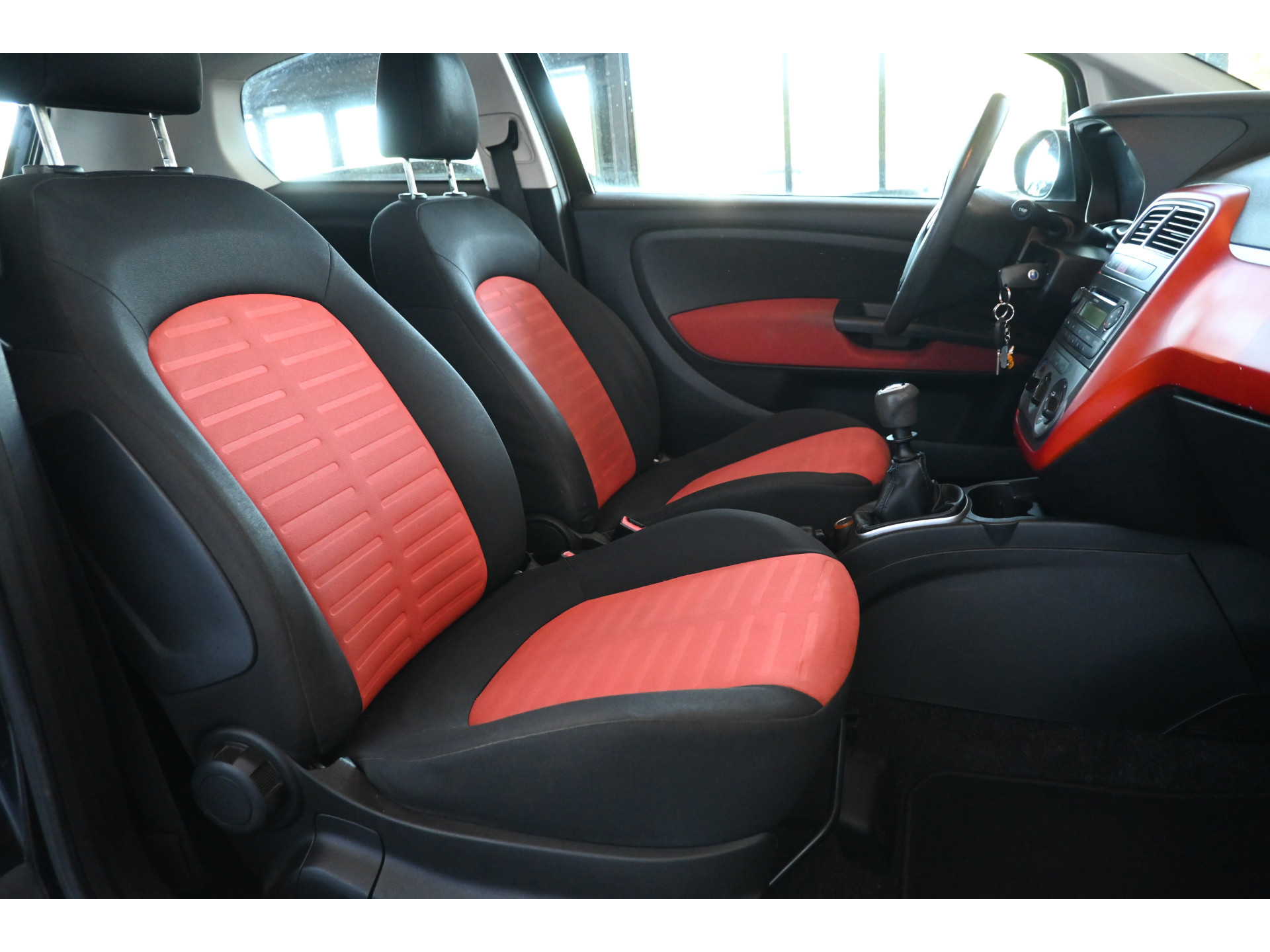 Fiat Grande Punto 1.4 Dynamic Nap Airco Lichtmetaal Stuurbekrachtiging Rijklaarprijs Inruil Mogelijk!