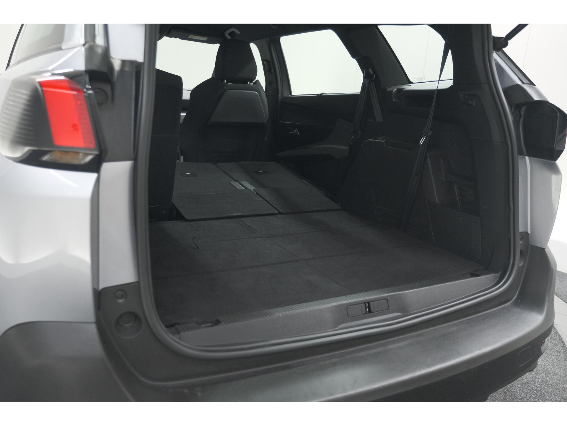 Peugeot 5008 PureTech 130 EAT8 Active Pack | 7 Zitplaatsen | Camera | Apple Carplay | Parkeersensoren