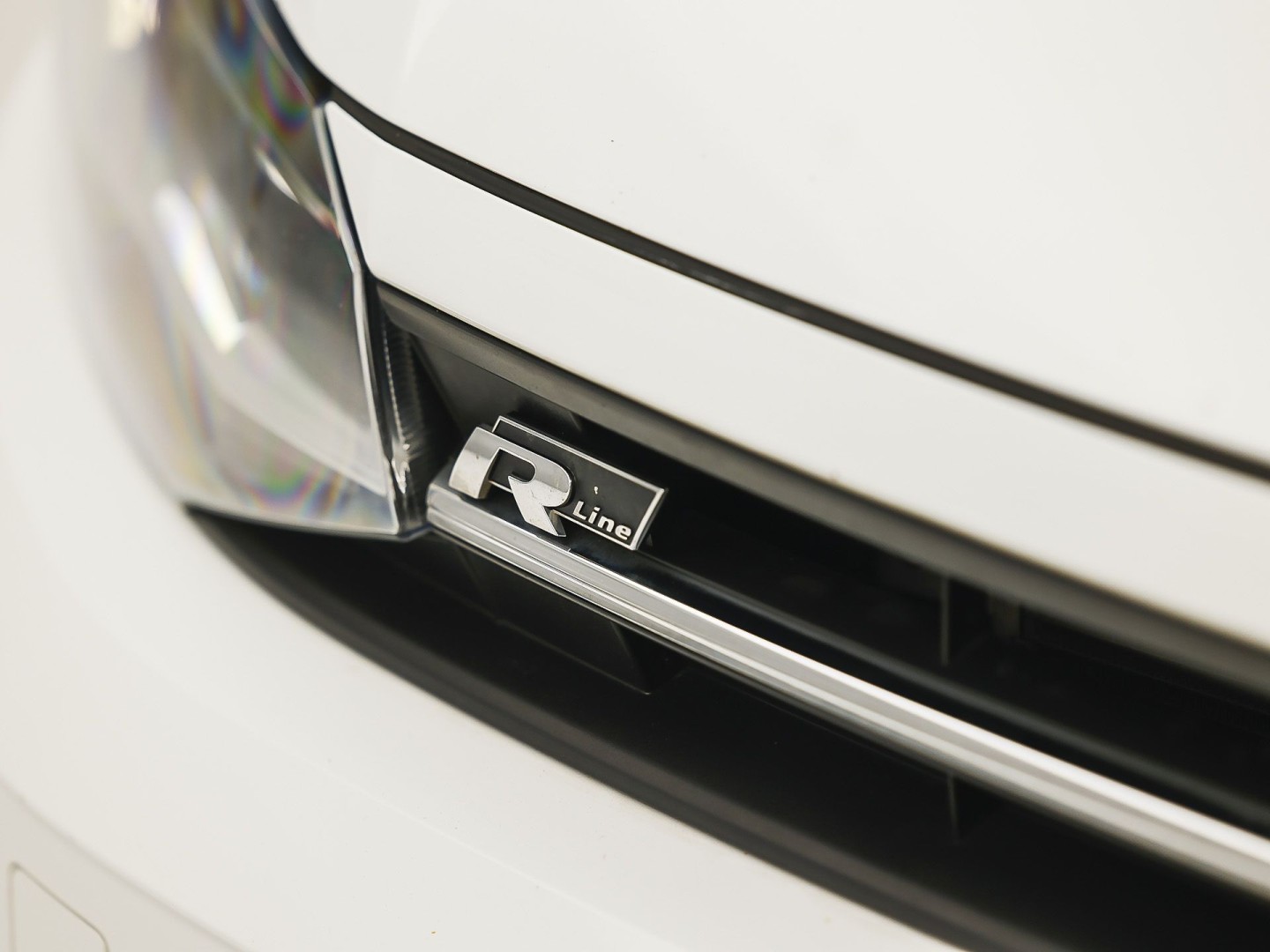 Volkswagen Polo 1.0 TSI R-Line Sport Automaat (VIRTUAL COCKPIT, ZWART HEMEL, GROOT NAVI, CLIMATE, LEDER, SPORTSTOELEN, GETINT GLAS, LM VELGEN, ADAPTIVE CRUISE, NIEUWSTAAT)