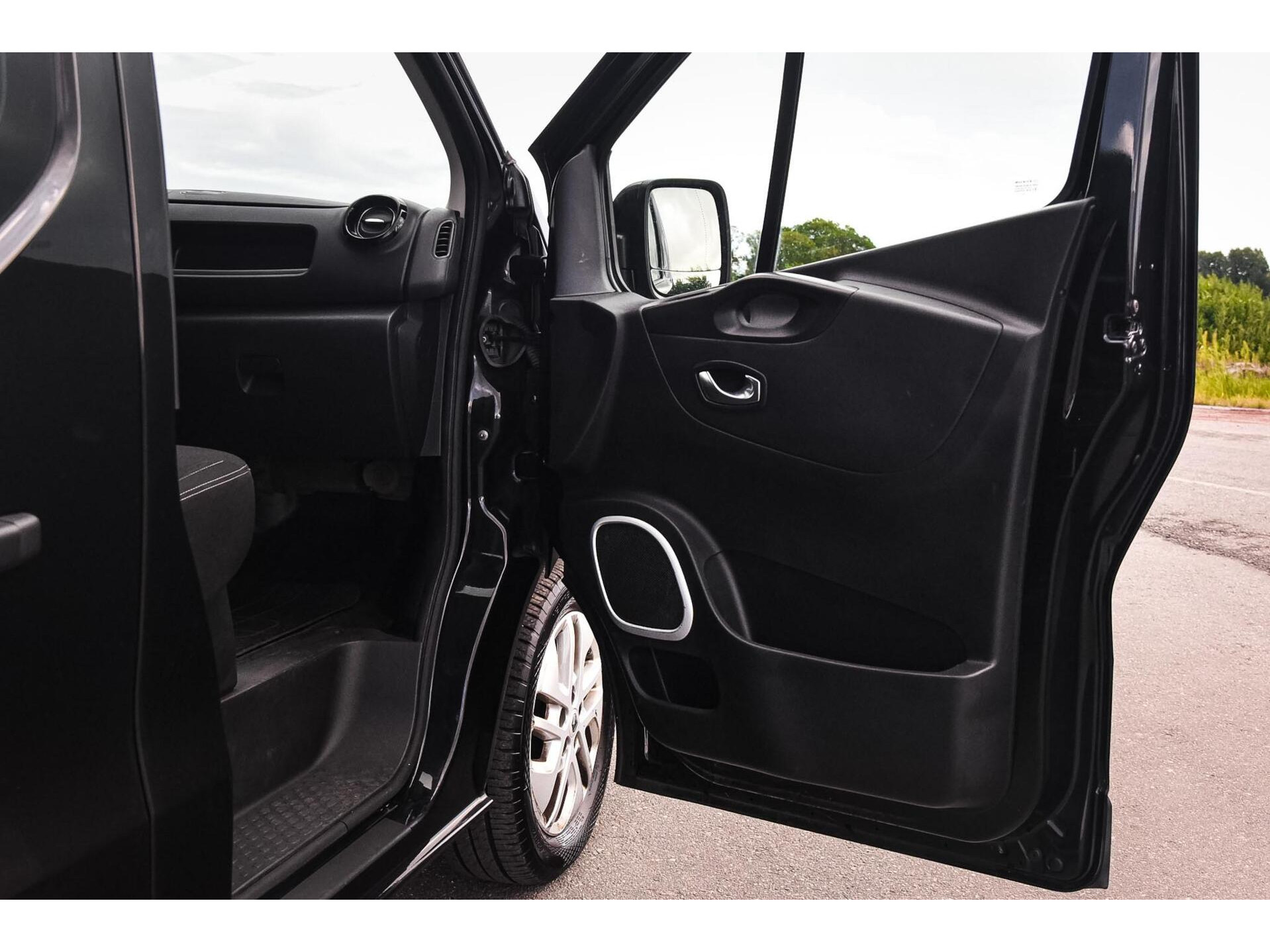 Trafic 2.0 dCi 145 DC Luxe | Automaat | 6-Pers