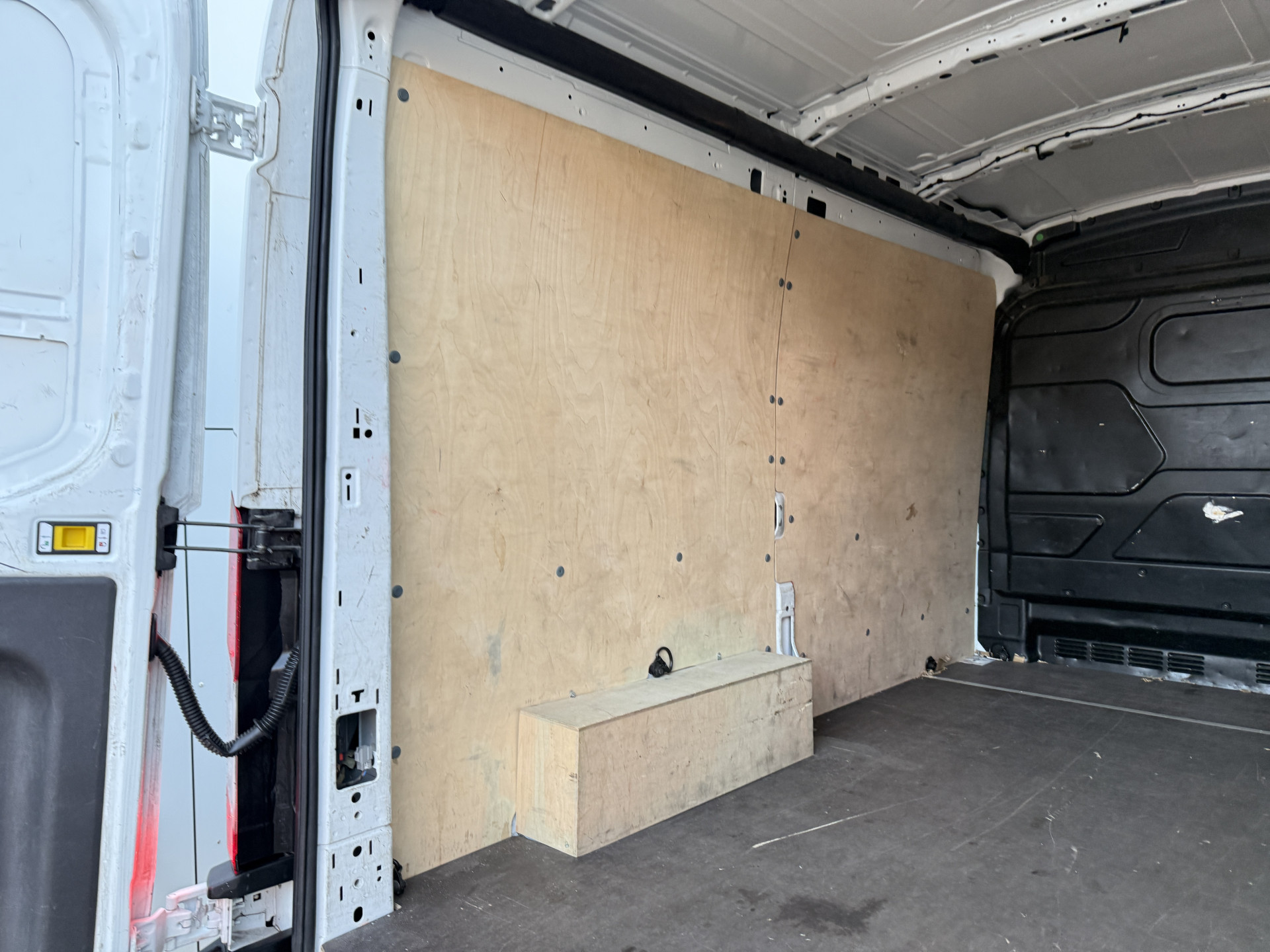 Ford e-Transit 68kWh 184PK L2H2 317km WLTP 95,6% (SOH) BEV Snelladen 360° Camera Cruise control Climate control Carplay Navigatie Parkeersensoren