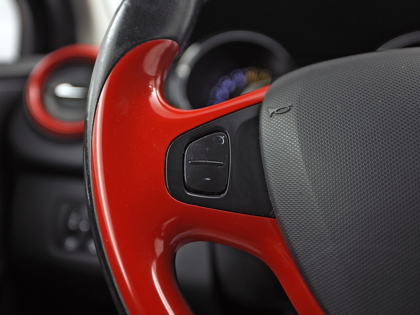 Renault Clio 0.9 TCe Dynamic Sport (NAVIGATIE, CRUISE, LM VELGEN, SPORTSTOELEN, NIEUWE APK, NIEUWSTAAT)