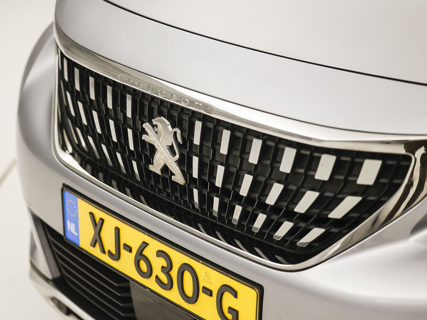 Peugeot 3008 1.2 PureTech Allure Sport Automaat (APPLE CARPLAY, GROOT NAVI, 360 CAMERA, STOELVERWARMING, LEDER, SPORTSTOELEN, ADAPTIVE CRUISE, GETINT GLAS, KEYLESS, NIEUWSTAAT)