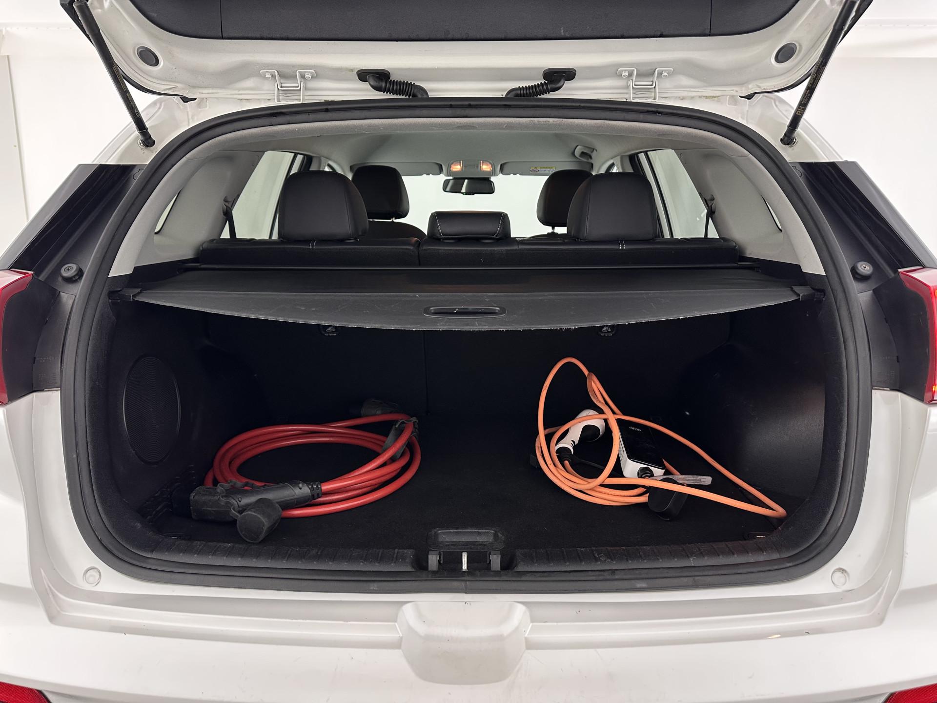 Kia e-Niro ExecutiveLine 64 kWh [ 3-Fase ] {SOH-100%} (INCL-BTW)  Aut.*HEATPUMP | LEATHER | FULL-LED | NAVI-FULLMAP | ADAPTIVE-CRUISE | CAMERA | MEMORY-PACK | LANE-ASSIST | KEYLESS | DIGI-COCKPIT | PRIVACYGLASS | SHIFTPADDLES | 17"ALU*