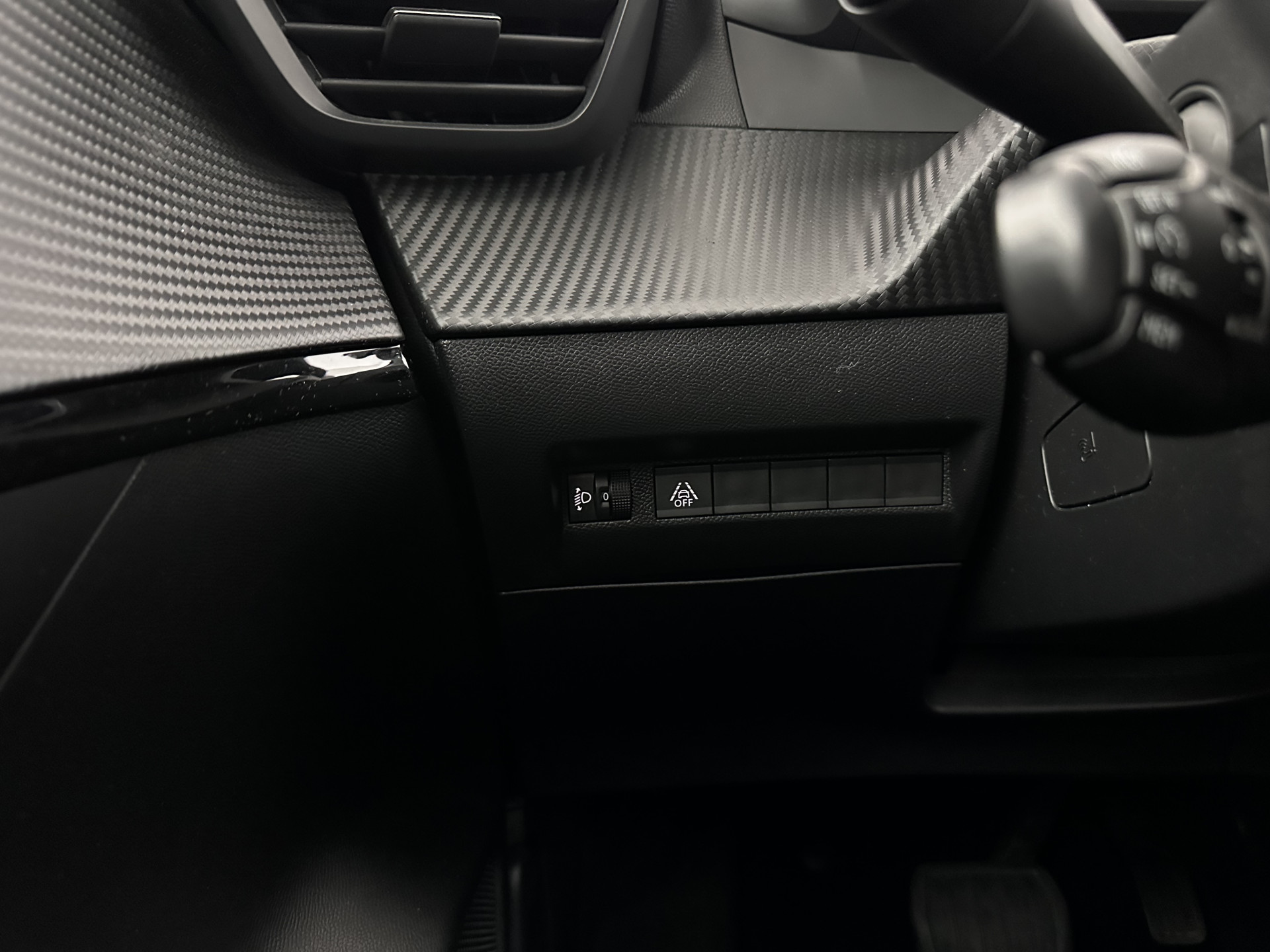 Peugeot e-208 EV Allure Pack 50 kWh (3-Fase-11kW) {SOH-89%} Aut.*HEATPUMP | LEATHER-FABRIC | FULL-LED | DIGI-COCKPIT | BLINDSPOT | CAMERA | AMBIENTLIGHT | NAVI-FULLMAP | LANE-ASSIST | KEYLESS | DAB | PRIVACYGLASS | HEATED-SPORTSEATS | CARPLAY | 16"ALU