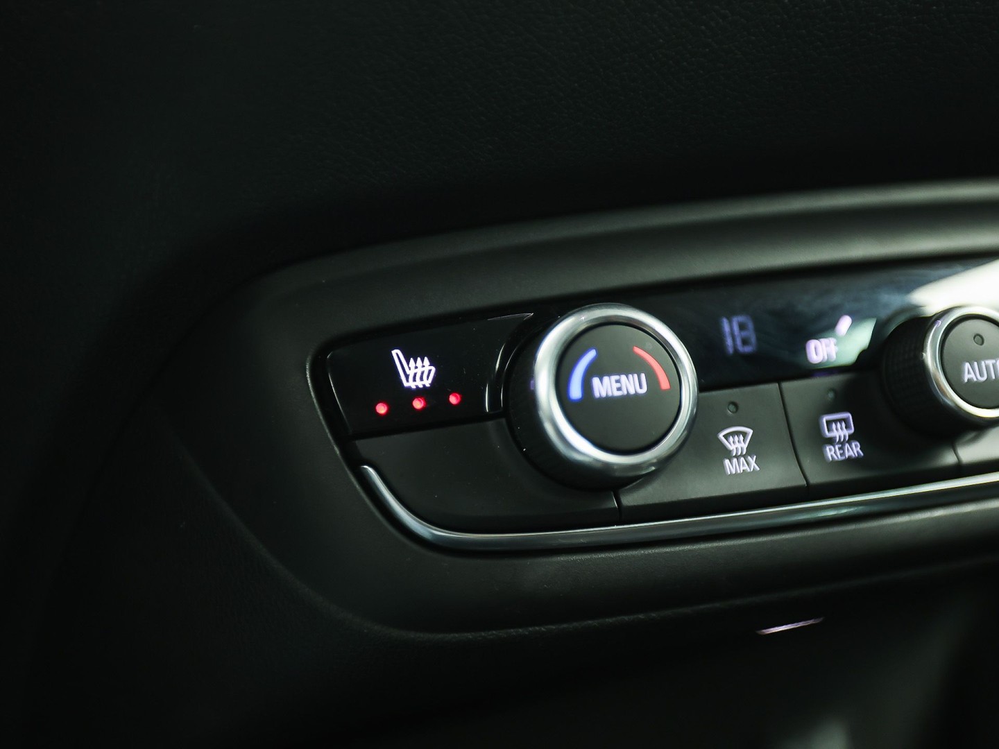 Opel Crossland X 1.2 Turbo Innovation (APPLE CARPLAY, GROOT NAVI, CLIMATE, 360 CAMERA, STUUR/STOELVERWARMING, SPORTSTOELEN, GETINT GLAS, CRUISE, NIEUWSTAAT)