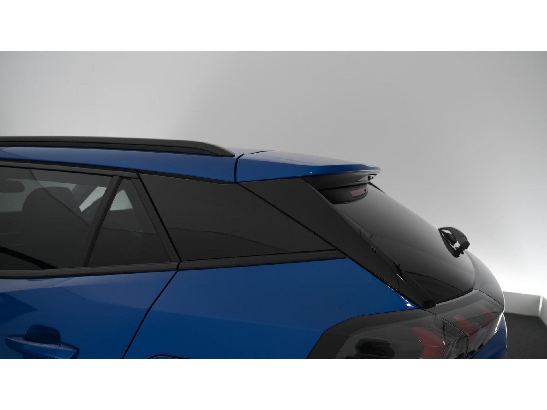 Peugeot 2008 PureTech 130 Allure | Trekhaak | Camera | Apple Carplay | Stoelverwarming | Parkeersensoren