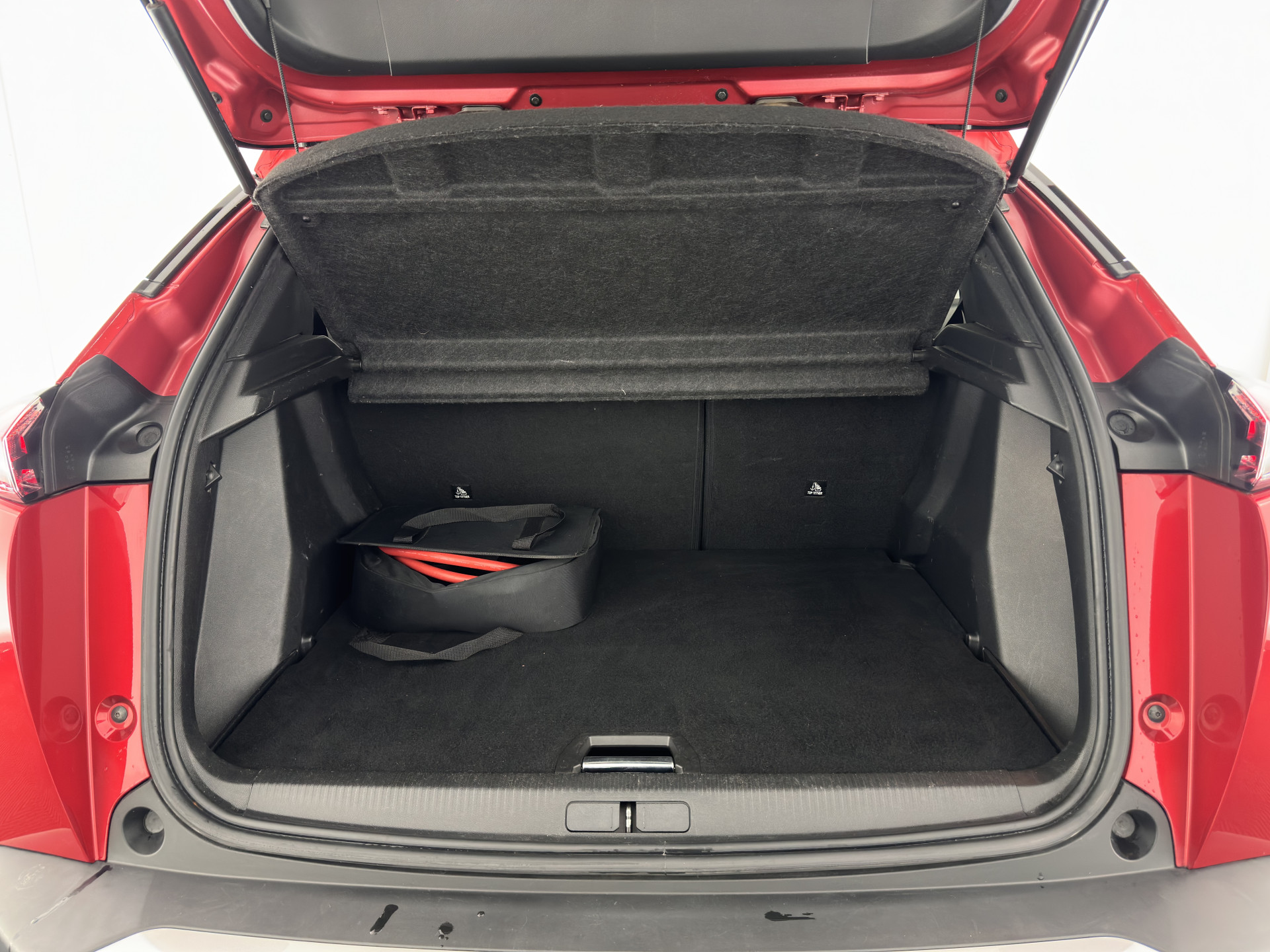 Peugeot e-2008 EV Allure 50 kWh [ 3-Fase ] {SOH-84%} (INCL-BTW) *PANO | LEATHER-FABRIC | FULL-LED | SPORT-SEATS | DIGI-COCKPIT | CAMERA | KEYLESS | PRIVACY-GLASS | DAB+ | NAVI-FULLMAP | ECC | CARPLAY | LANE-ASSIST | PDC | CRUISE | 17''ALU*