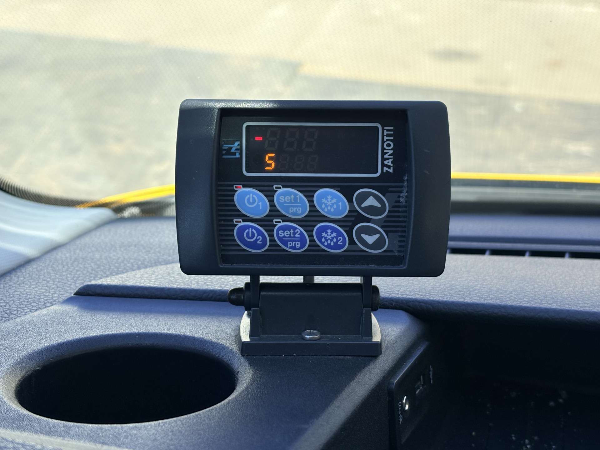 Volkswagen Crafter e-Crafter 36kWh 136PK Elektrisch Koelwagen Zanotti Nachtkoeling LED Climate Control Cruise Control Carplay Camera Parkeersensoren 360° Frigo Koeler Kühlwagen Night Cooling