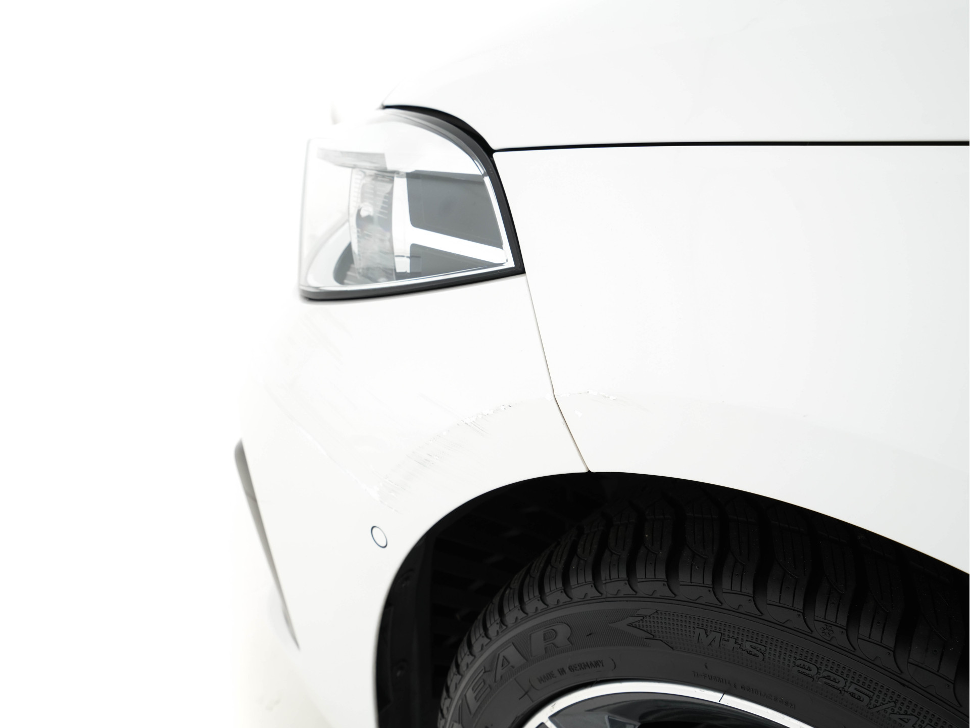 BMW 1-serie 118i High Executive Edition Sport-Line (INCL-BTW) *LEATHER | DIGI-COCKPIT | HARMAN/KARDON-AUDIO | FULL-LED | KEYLESS | NAVI-FULLMAP | DAB | CAMERA | ECC | CARPLAY | PDC | AMBIENT-LIGHT | CRUISE | SPORT-SEATS | 17"ALU*