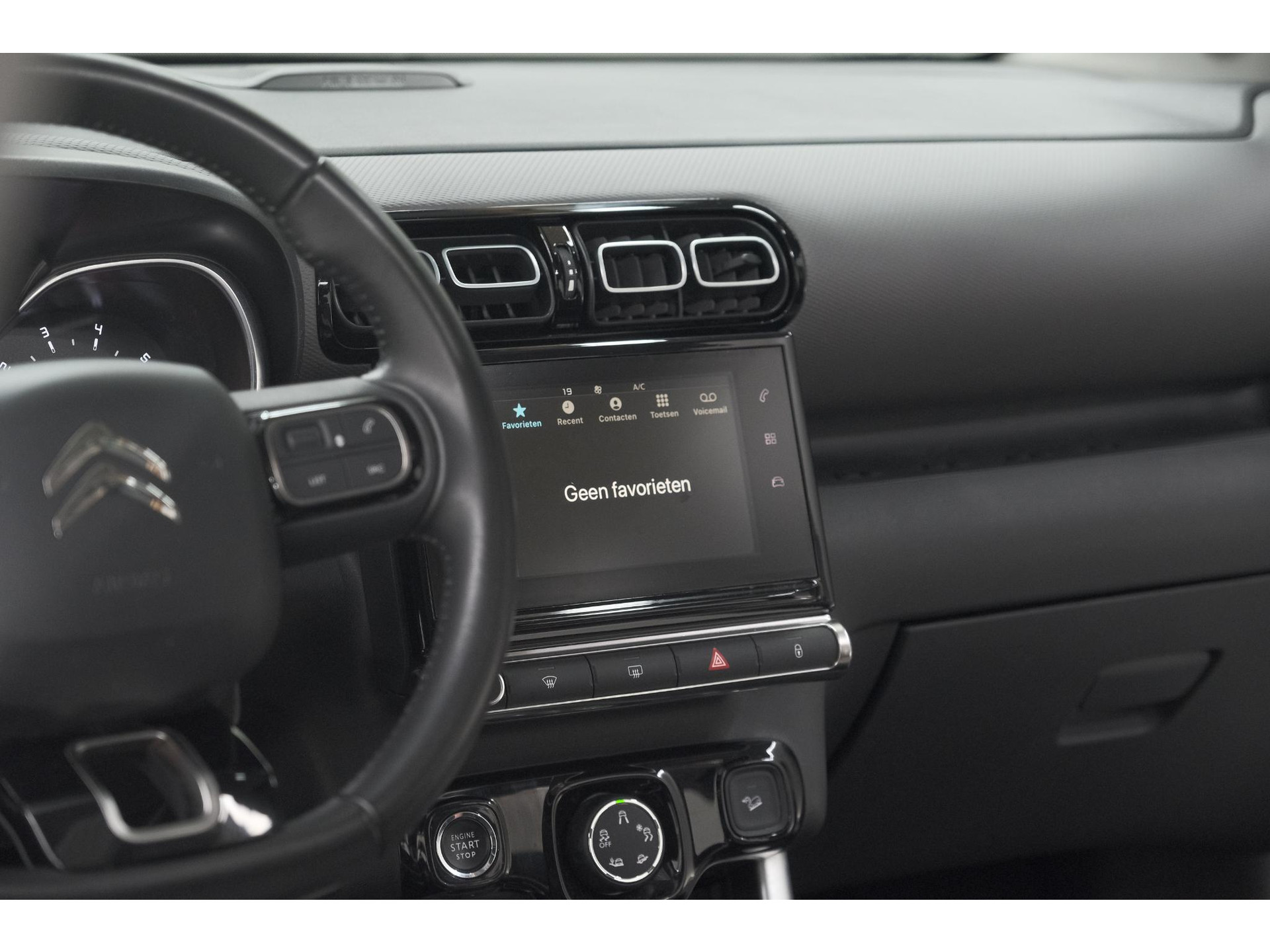 Citroen C3 Aircross PureTech 110 EAT6 Shine | Trekhaak | Panoramadak | Head-Up Display | Camera | Navigatie