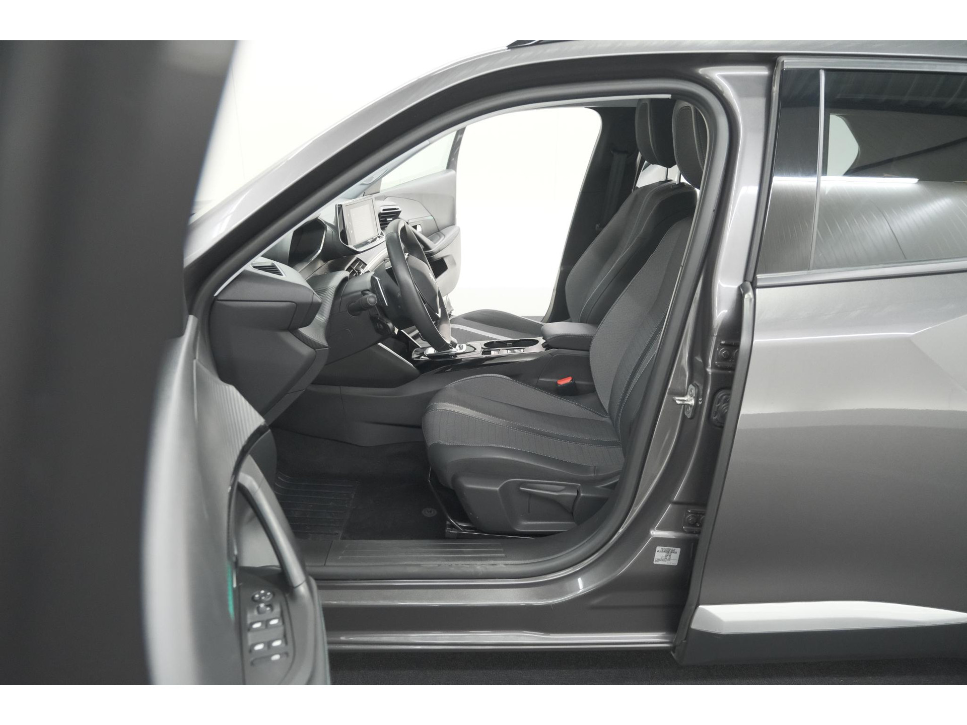 Peugeot 2008 PureTech 130 EAT8 Allure Pack | Trekhaak | Camera | Navigatie | Parkeersensoren