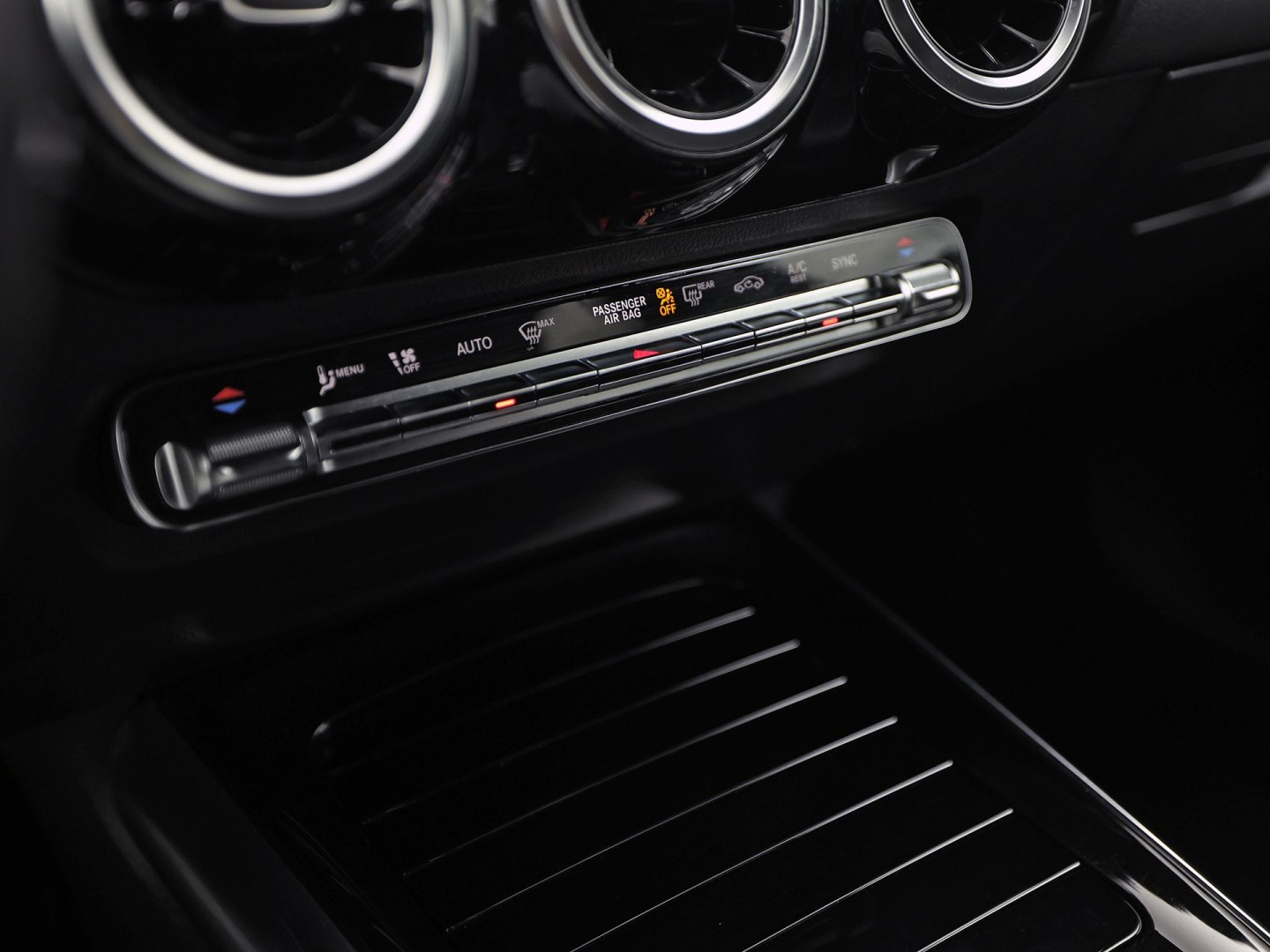 Mercedes-Benz B-Klasse 200 Business Solution Luxury 163Pk Automaat (GROOT NAVI, LEDER, CAMERA, GETINT GLAS, SPORTSTOELEN, STOELVERWARMING, TREKHAAK, NIEUWE APK, NIEUWSTAAT)