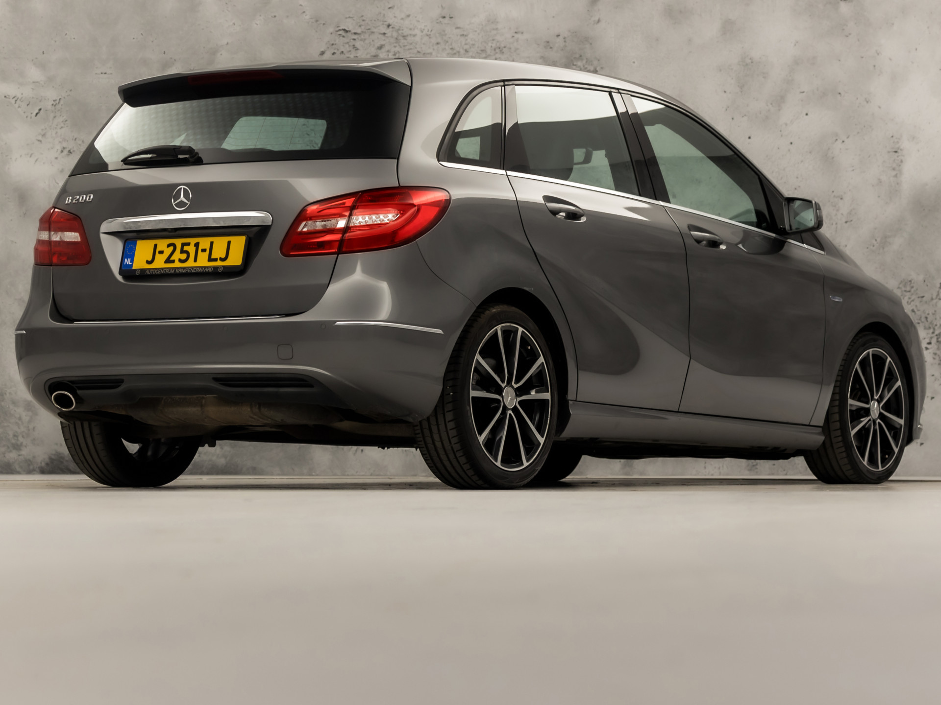 Mercedes-Benz B-Klasse 200 AMG Sport 157Pk (GROOT NAVI, CLIMATE, CAMERA, HARMAN/KARDON, STOELVERWARMING, LEDEREN SPORTSTOELEN, HARMAN/KARDON, XENON, ZWART HEMEL, NIEUWSTAAT)