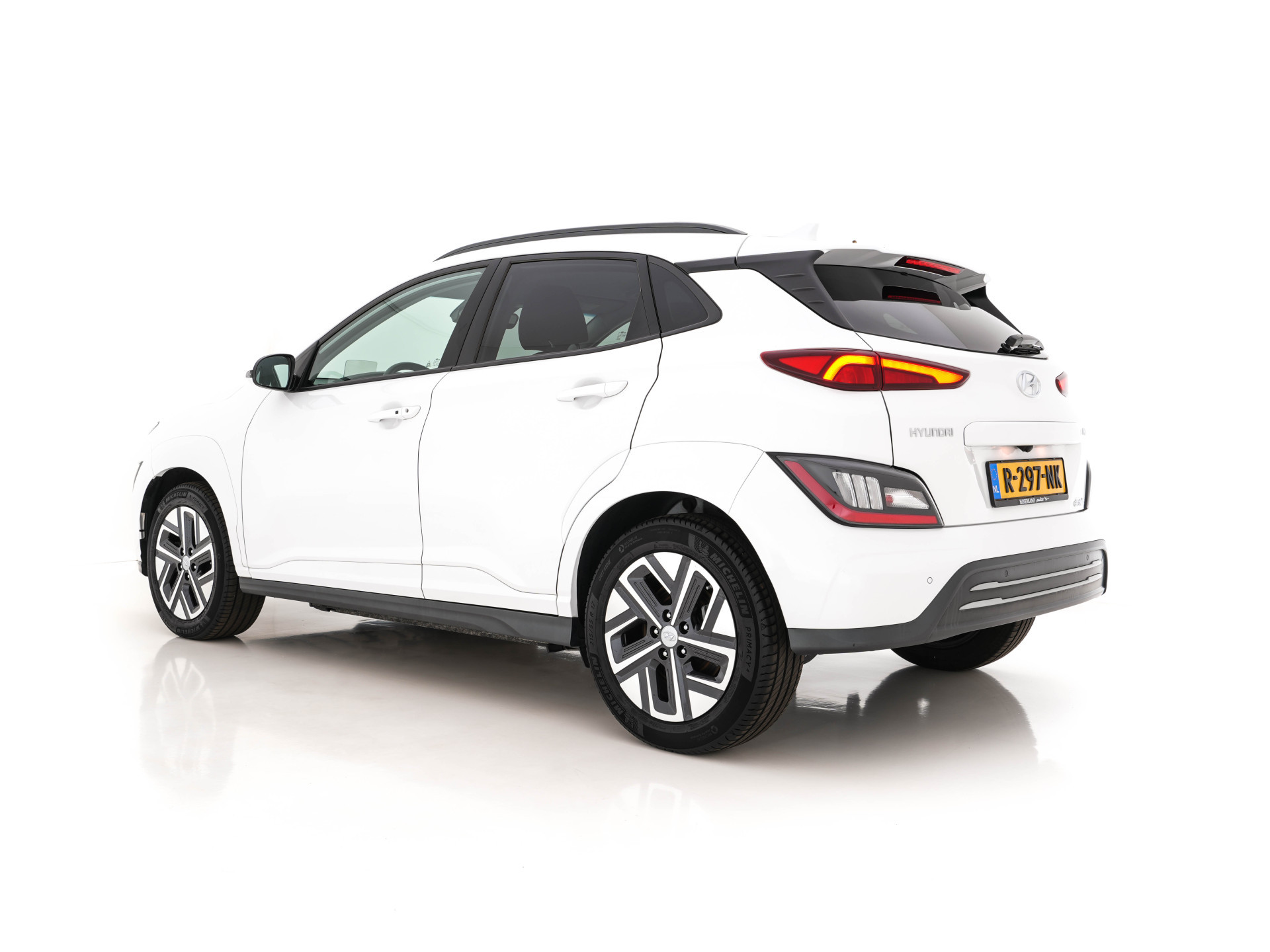 Hyundai Kona EV Fashion 39 kWh [ 3-Fase ] {SOH-100%} (INCL-BTW) Aut. *HEAT-PUMP | NAVI-FULLMAP | DIGI-COCKPIT | FULL-LED | KRELL-AUDIO | LANE-ASSIST | KEYLESS | CAMERA | HEAD-UP | SHIFT-PADDLES | DAB | ADAPT.CRUISE | COMFORT-SEATS | 17 "ALU*
