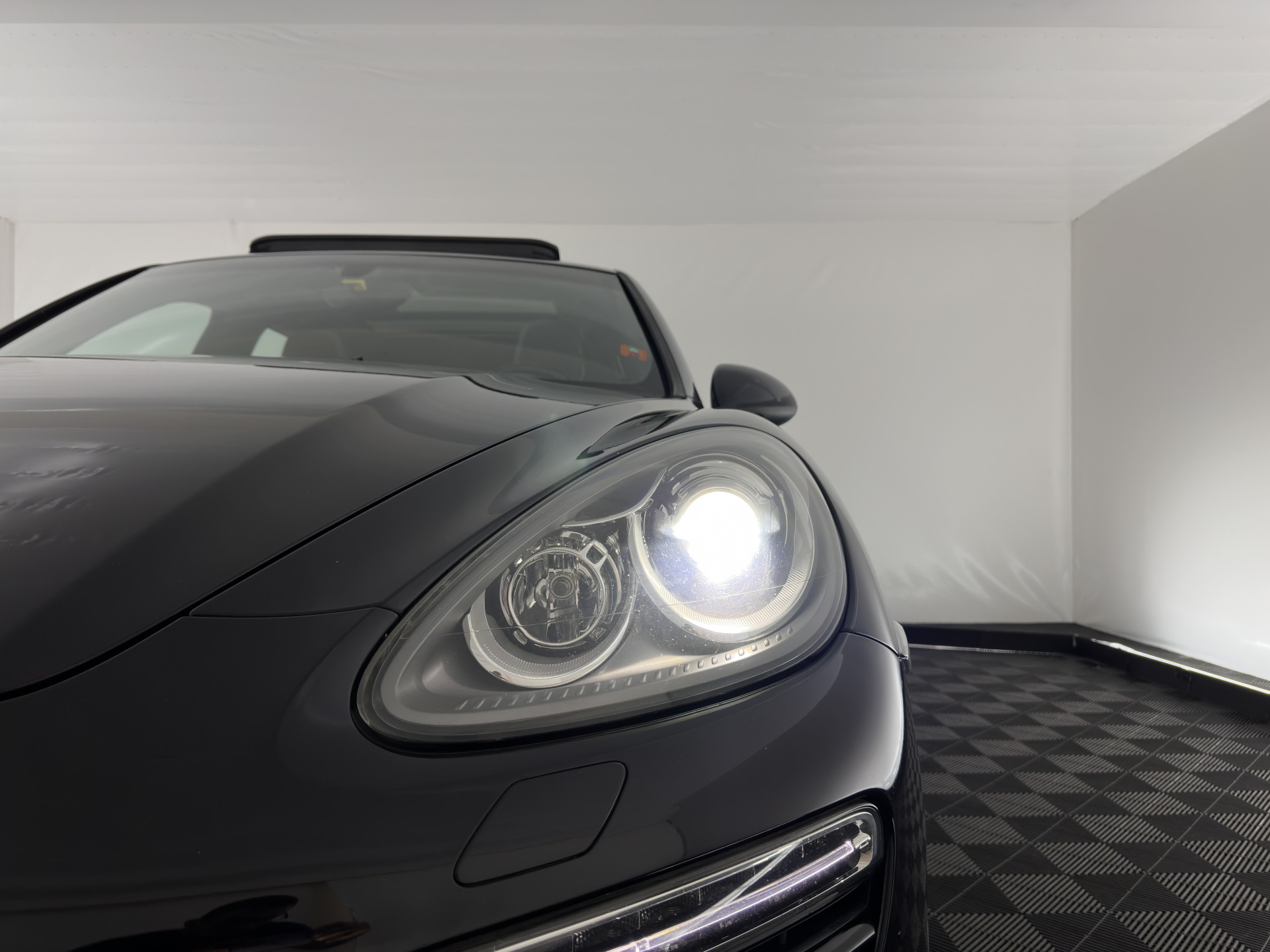 Porsche Cayenne 3.0 D Aut. *PANO | LEATHER | XENON-PLUS | SPORT-CHRONO | HEATED-COMFORTSEATS | BOSE-SOUND | MEMORY-PACK |  AIR-SUSPENSION | NAVI-FULLMAP | TOWBAR | LANE-ASSIST | SHIFT-PADDLES | 18''ALU*