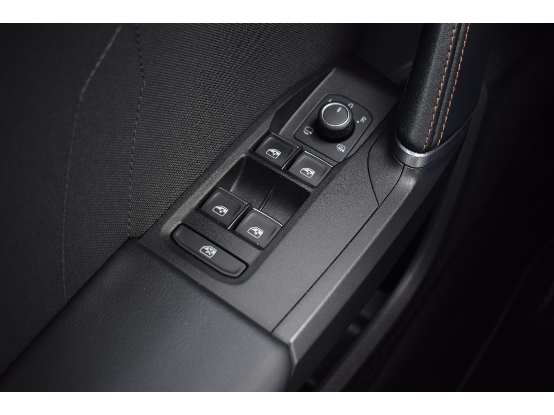 CUPRA Leon Sportstourer 1.4 e-Hybrid VZ Business | 245 PK | Half Leer | Apple CarPlay | Stuurverwarming