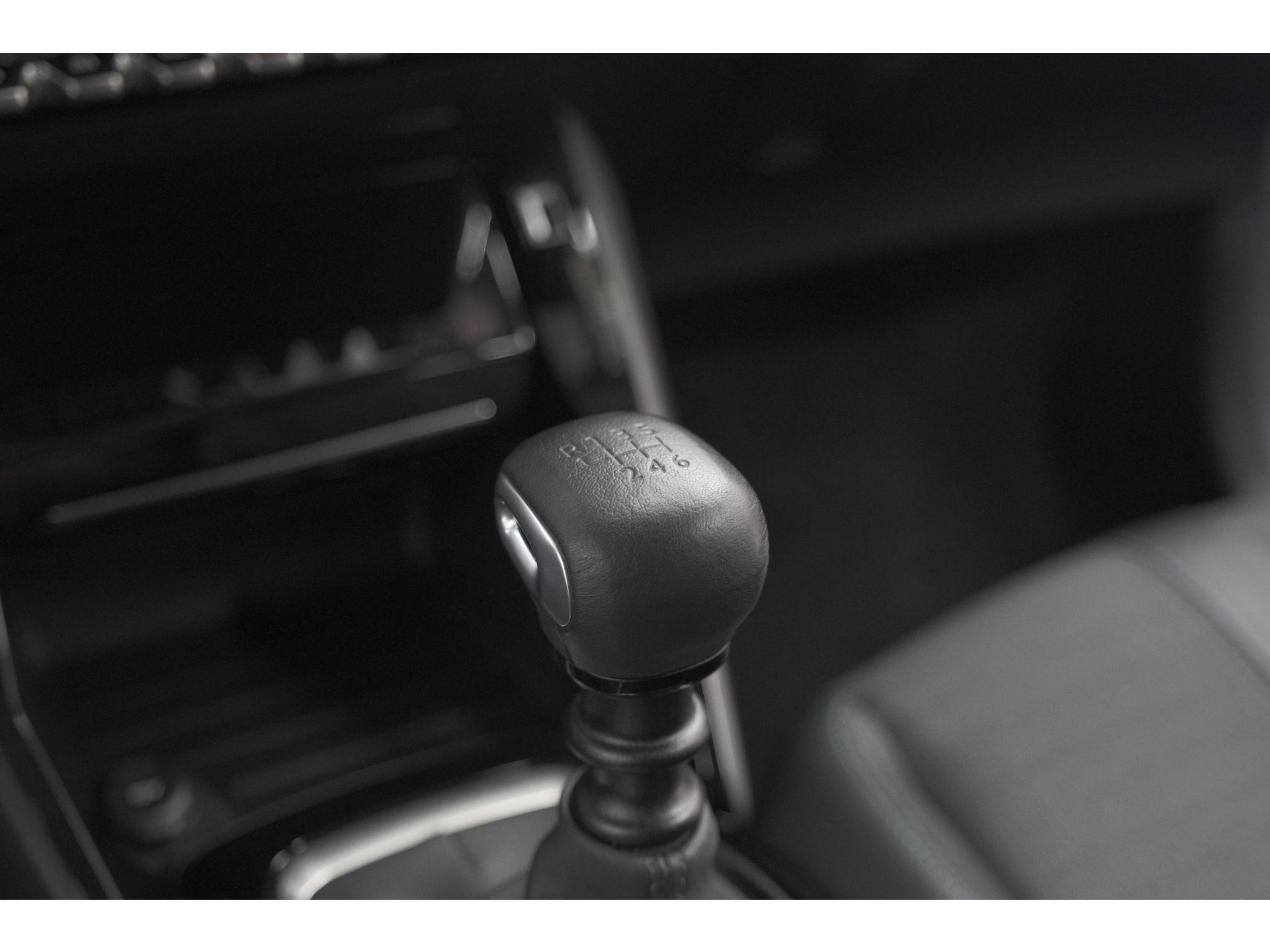 Peugeot 208 PureTech 100 Allure | Stoelverwarming | Adaptieve Cruise Control | Camera | Apple Carplay