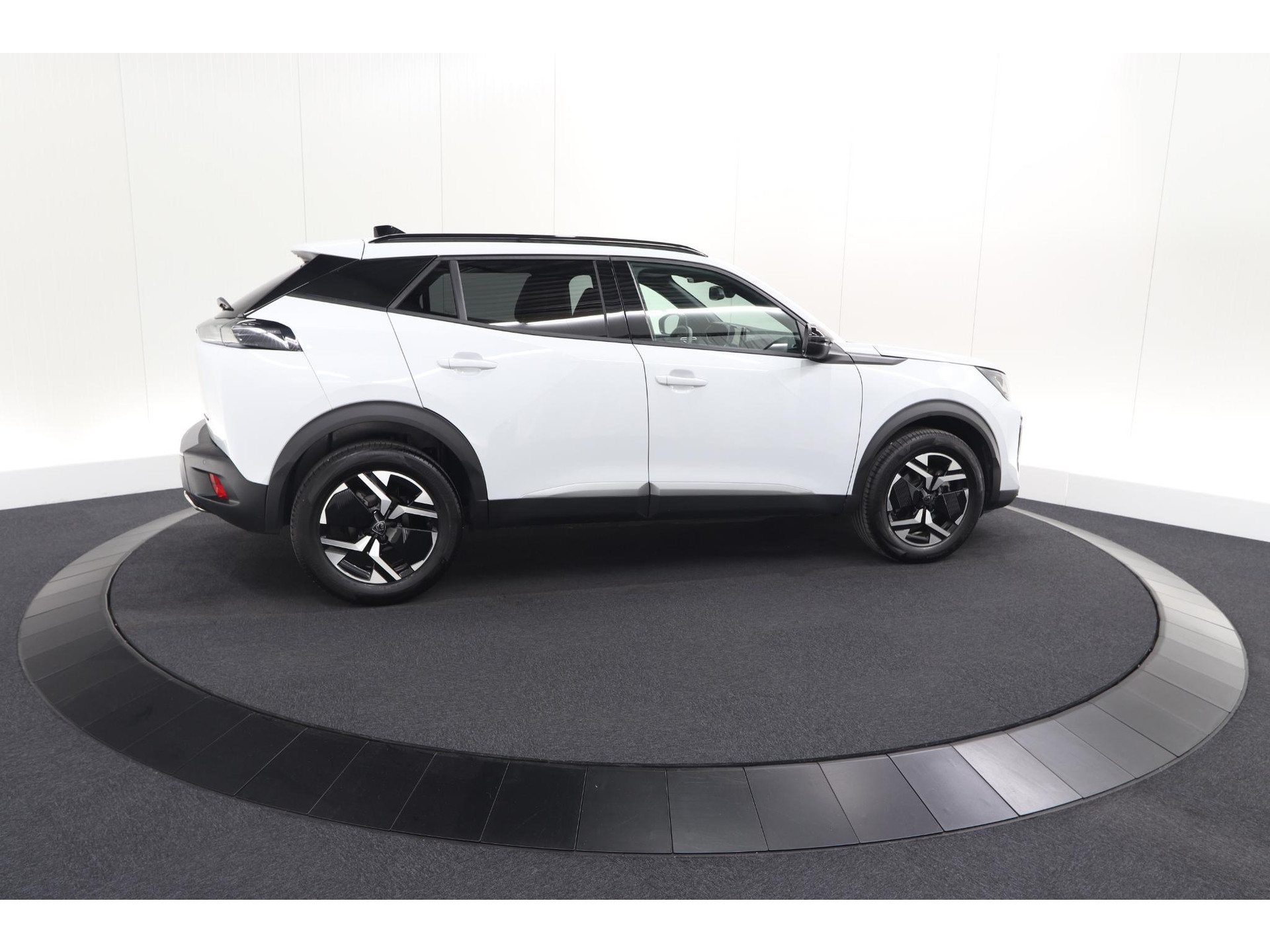 Peugeot 2008 1.2 Hybrid 145 Allure | Apple Carplay | Climate Control | Parkeersensoren Voor + Achter