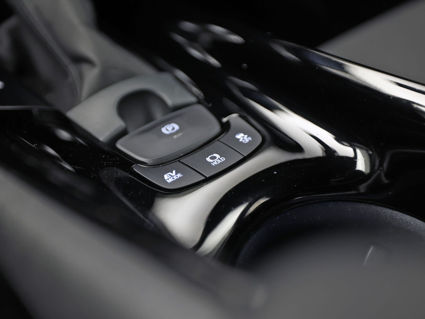 Toyota C-HR 1.8 Hybrid Sport Automaat (GROOT NAVI, CLIMATE, CAMERA, STOELVERWARMING, SPORTSTOELEN, ADAPTIVE CRUISE, GETINT GLAS, KEYLESS, NIEUWSTAAT)