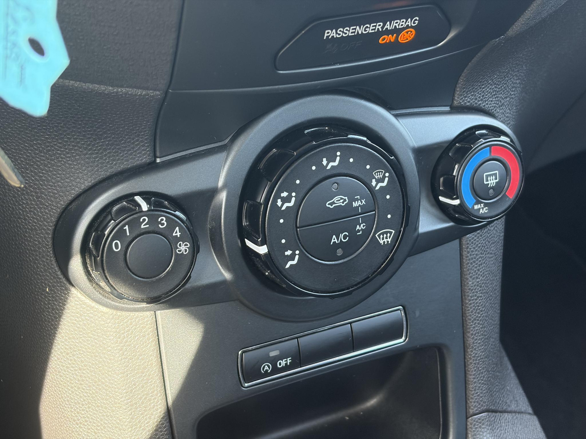 Ford Fiesta 1.0 Style Navi,Airco,5 Deurs,N.A.P,Zeer Zuinig,Apk tot 11-2026