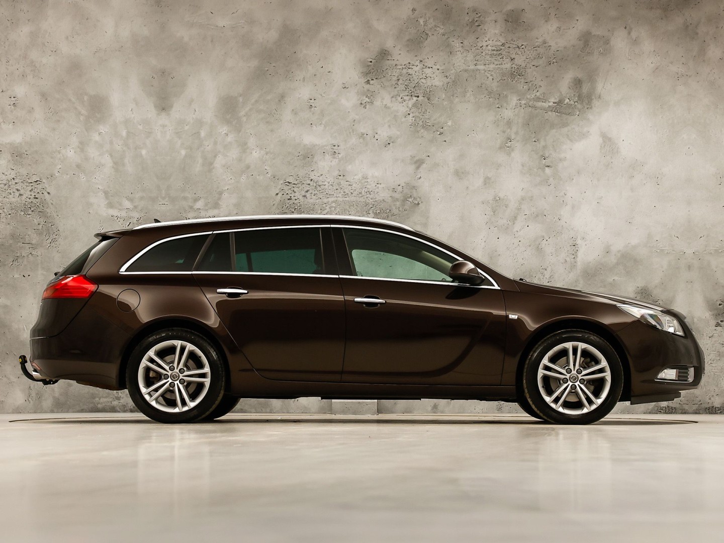 Opel Insignia 1.6 T Innovation Sport 179Pk (NAVIGATIE, CLIMATE, STOELVERWARMING, GETINT GLAS, SPORTSTOELEN, TREKHAAK, CRUISE, NIEUWSTAAT)