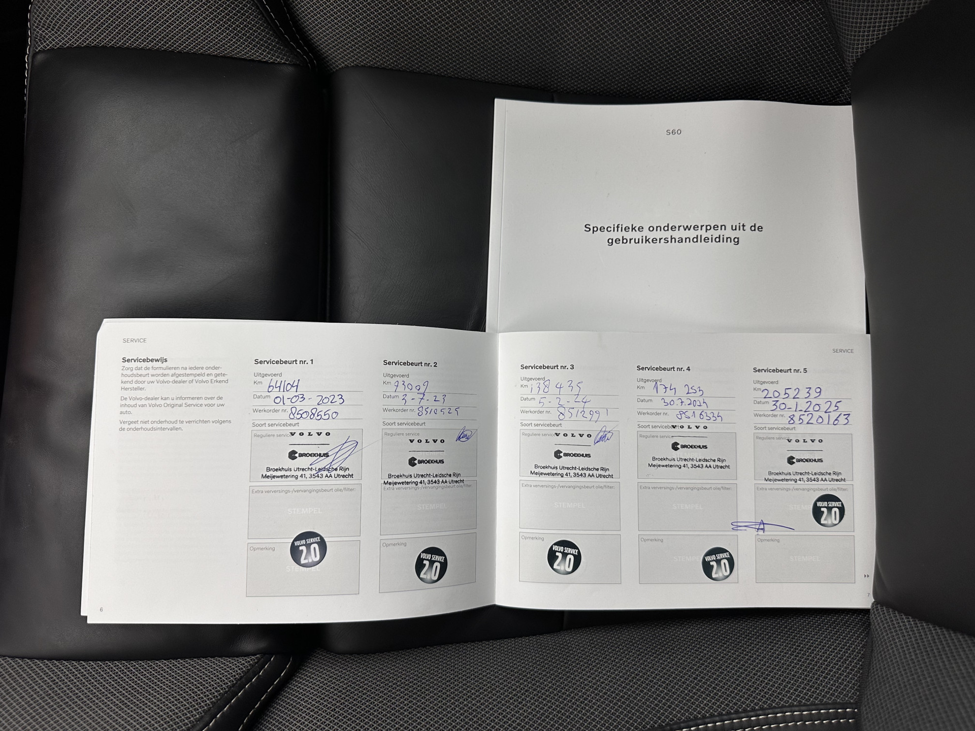 Volvo S60 2.0 B3 R-Design Black Edition (INCL-BTW) Aut. *FULL-LED | LEATHER | HEATED-R-SPORTSEATS | HARMAN/KARDON | MEMORY-PACK | CAMERA | NAVI-FULLMAP | ECC | PRIVACYGLASS | PDC | CRUISE | LANE-ASIST | DAB | DIGI-COCKPIT | TOWBAR