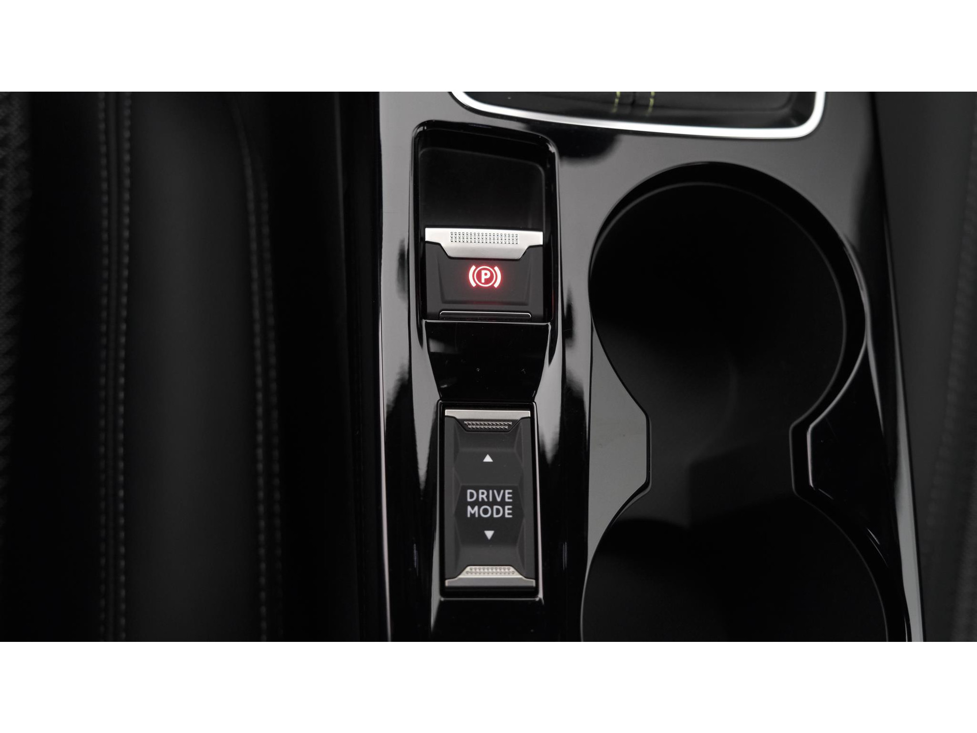 Peugeot 2008 PureTech 130 GT | Camera | Dodehoekdetectie | Navigatie | Parkeersensoren | Stoelverwarming