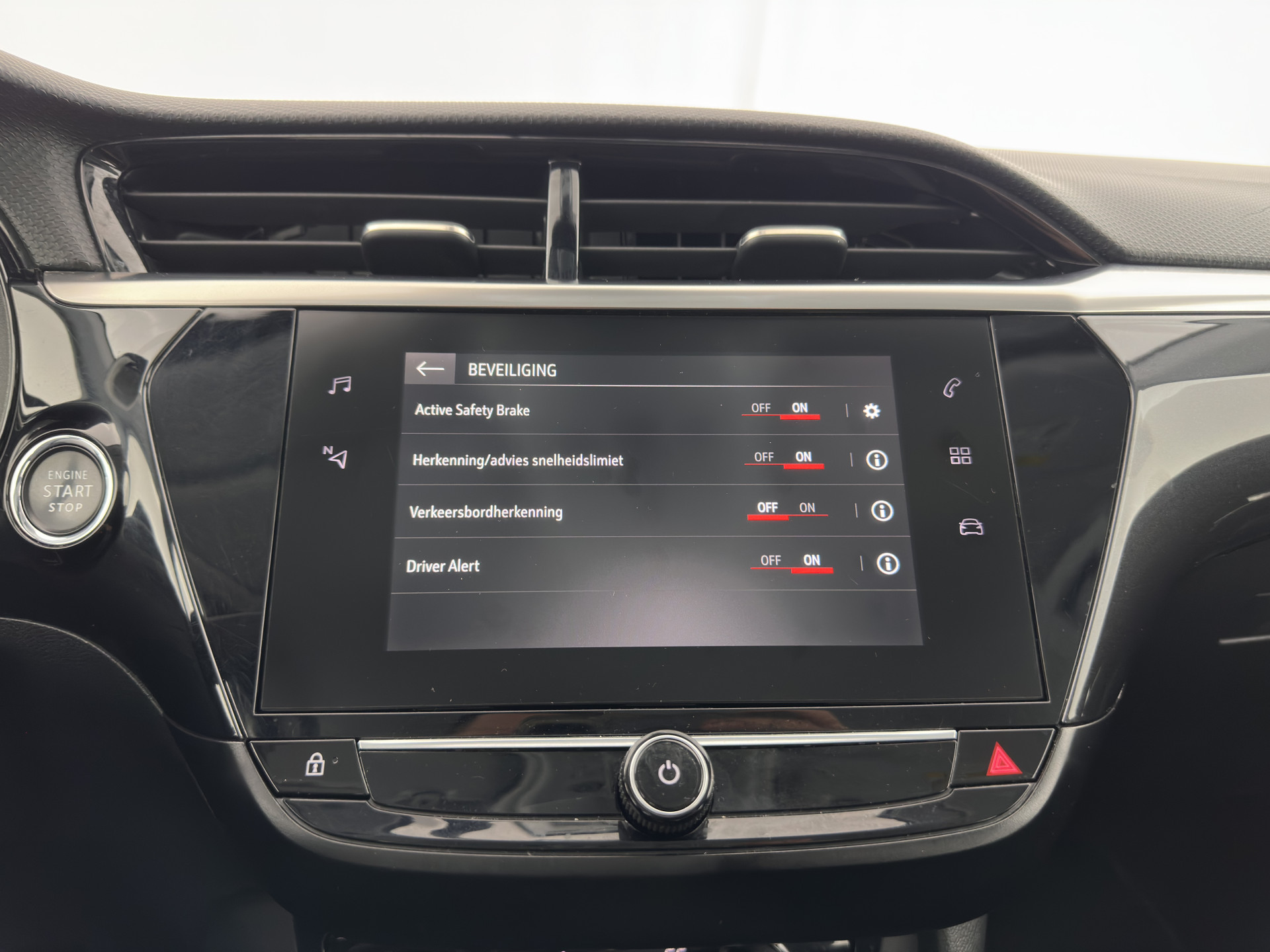 Opel Corsa-e Elegance 50 kWh [3-FASE] {SOH-90%} (INCL-BTW) Aut.*FULL-LED | DIGI-COCKPIT | LEATHER-MICROFIBRE | CARPLAY | CAMERA | ECC | KEYLESS | CRUISE | DAB | 16'' ALU*