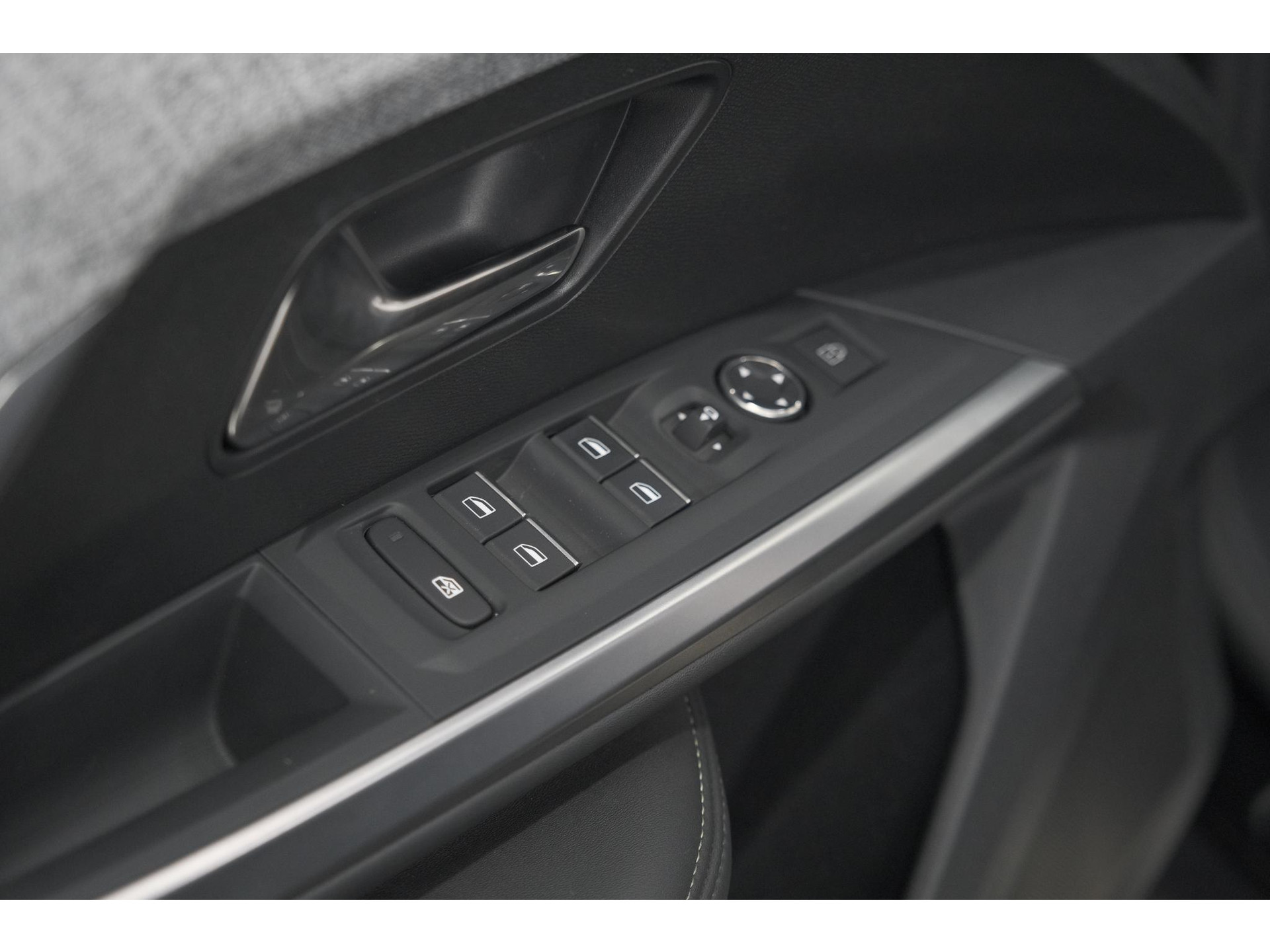 Peugeot 3008 1.2 Hybrid 136 GT | Panoramadak | 360 Camera | Stoelverwarming | Elektrische Kofferklep | Allseason Banden