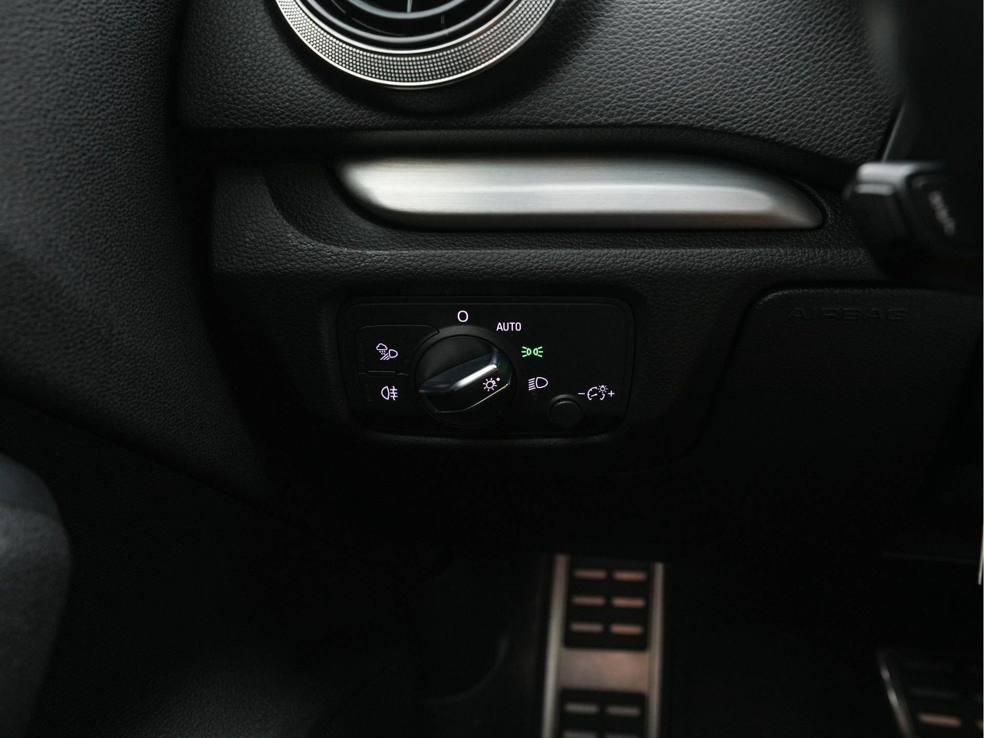 Audi A3 Sportback 1.5 TFSI CoD S-Line-Sportpack Edition Aut. *FULL-LED | LEATHER-FABRIC | NAVI-FULLMAP | SPORT-SEATS | AUDI-SOUND | ECC | PDC | PRIVACY-GLASS | CRUISE | 18''ALU*