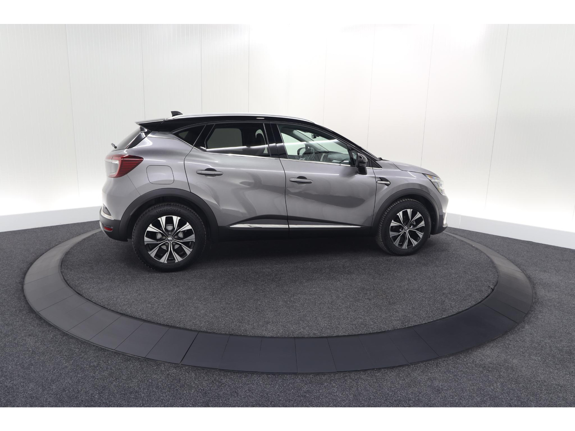 Renault Captur Mild Hybrid 140 EDC Techno | Camera | 9.3 Inch Scherm | Apple Carplay | Parkeersensoren | Allseason Banden | Stoelverwarming
