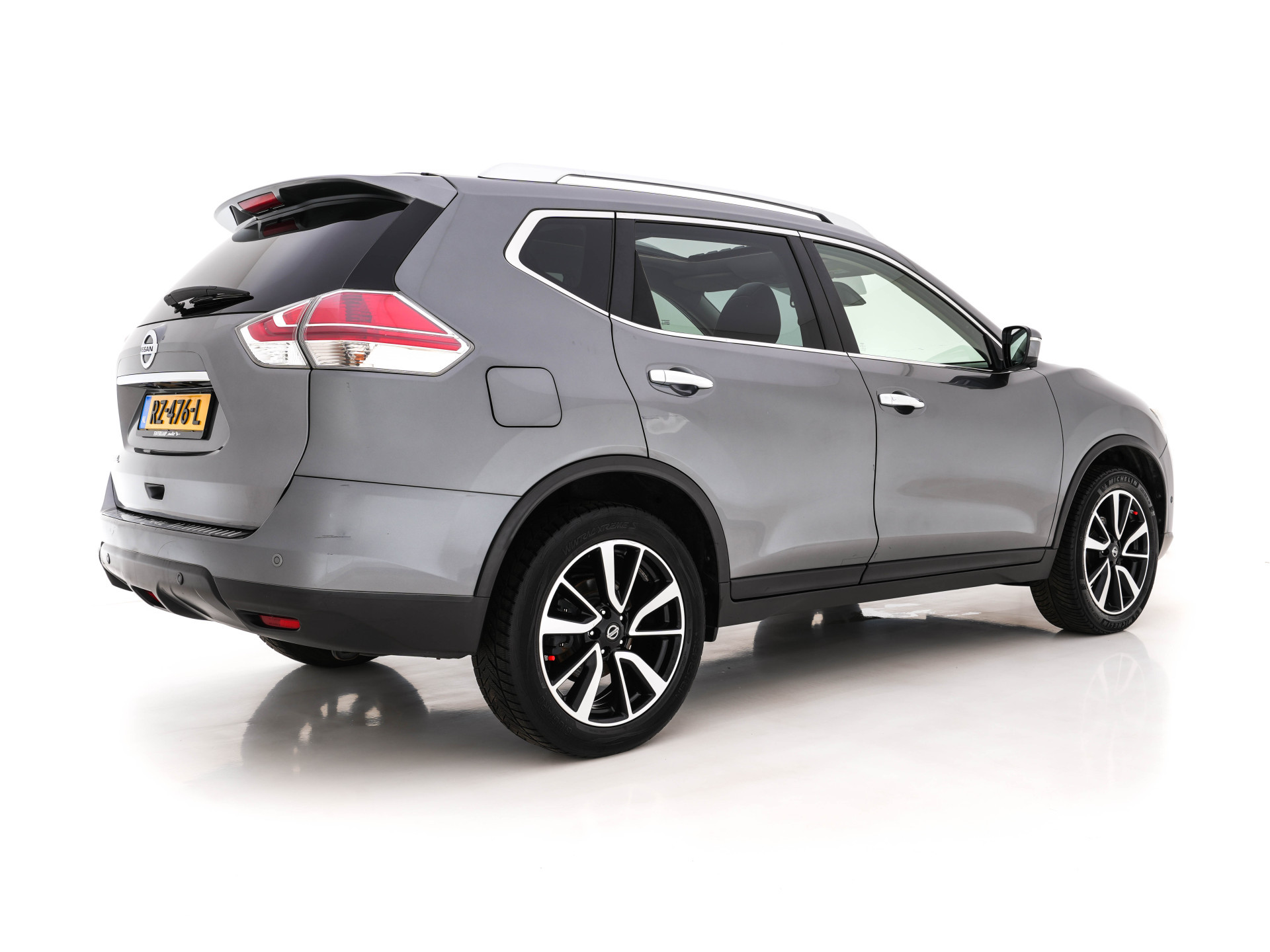 Nissan X-Trail 1.6 dCi Tekna (INCL-BTW) Aut. *PANO | LEATHER | FULL-LED | TOP-VIEW | JBL-AUDIO | BLINDSPOT | KEYLESS | HEATED-COMFORTSEATS | NAVI-FULLMAP | CARPLAY | PRIVACY-GLASS | 19''ALU*